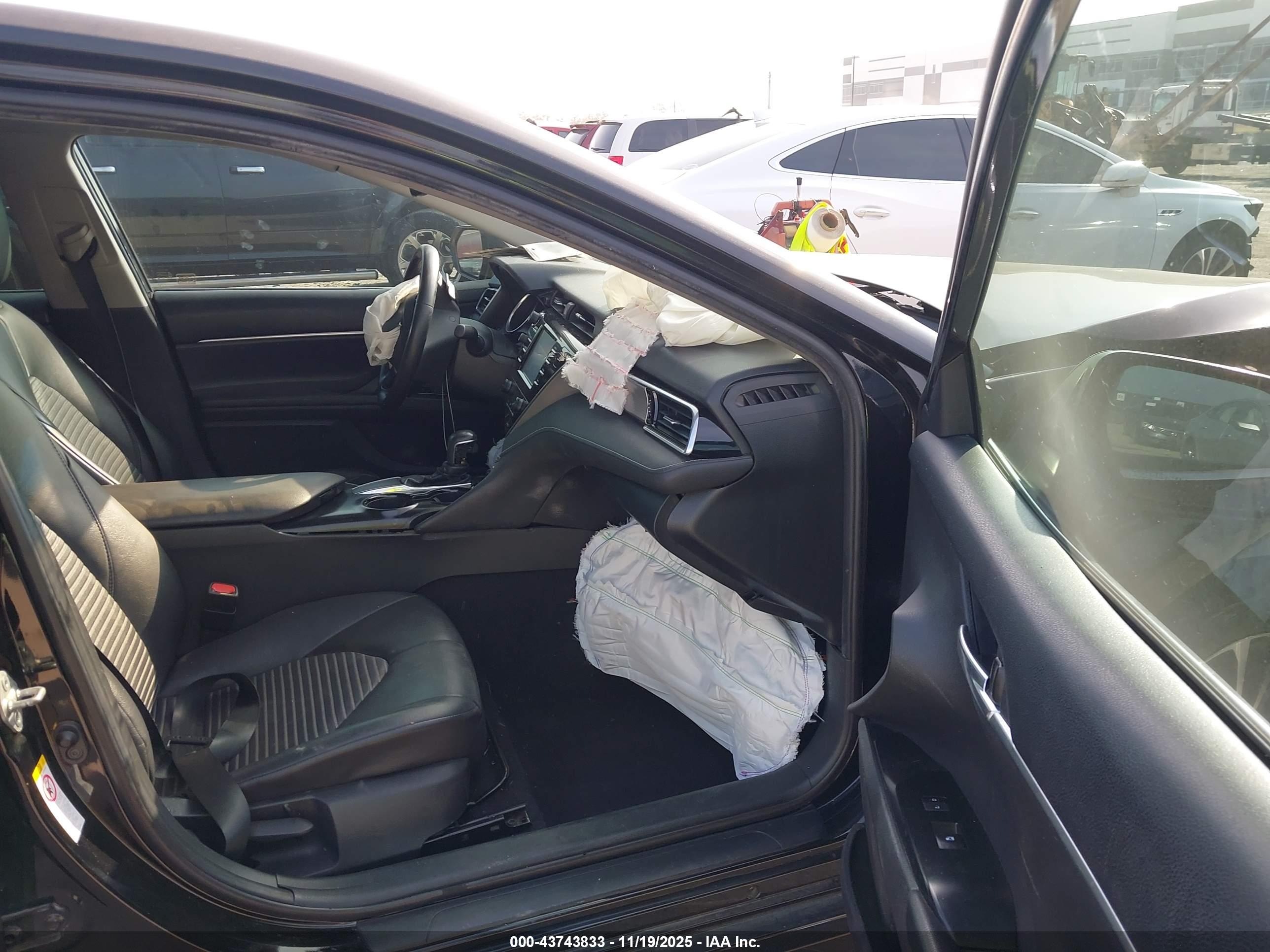 TOYOTA CAMRY image 5