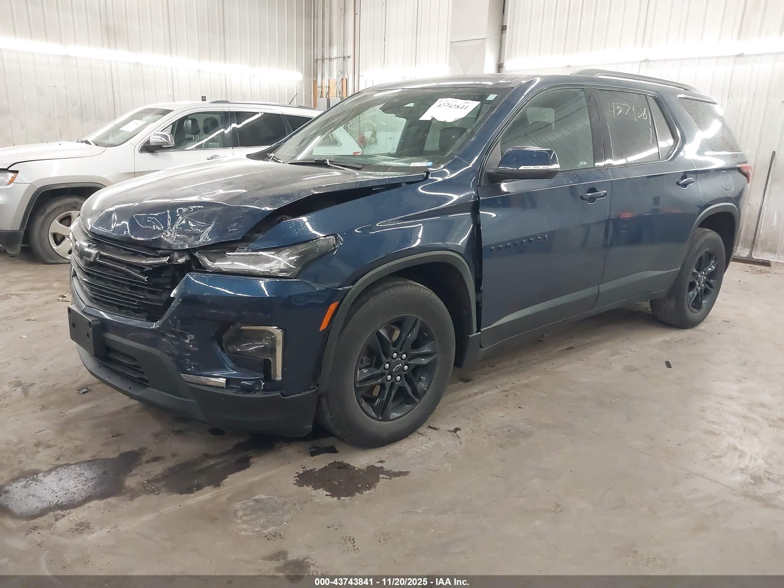 CHEVROLET TRAVERSE image 2