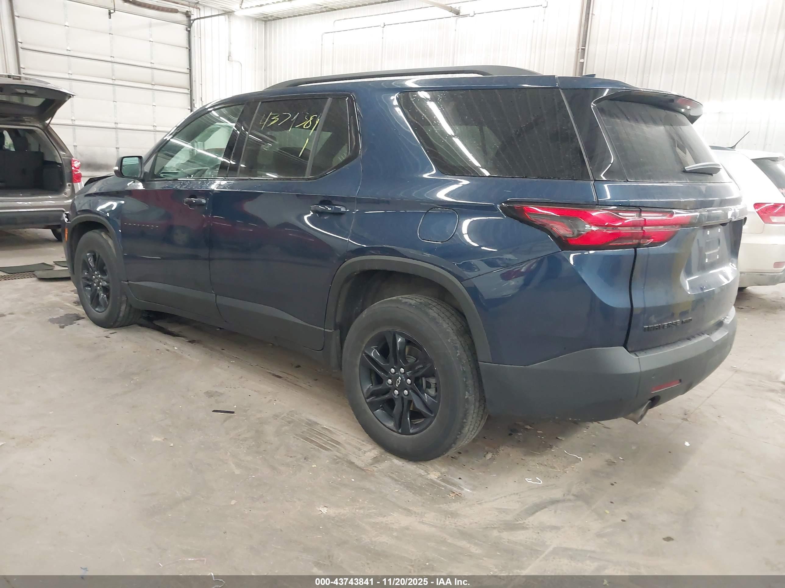 CHEVROLET TRAVERSE image 3