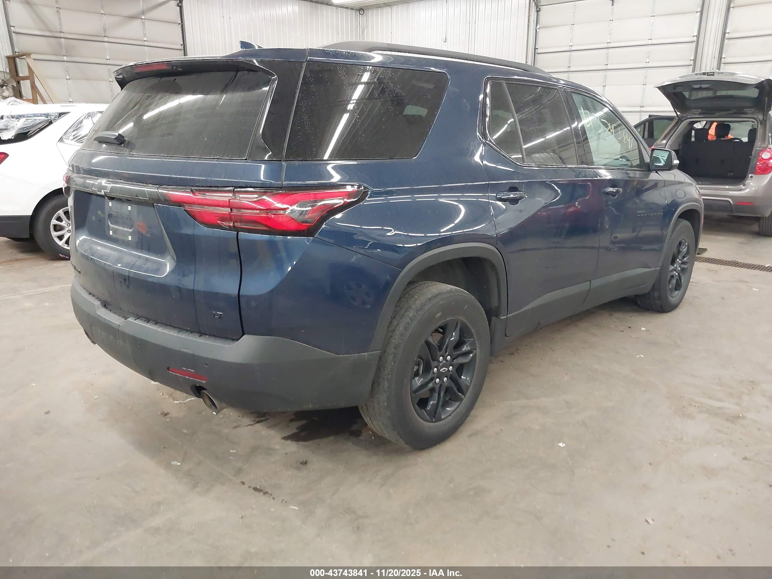 CHEVROLET TRAVERSE image 4