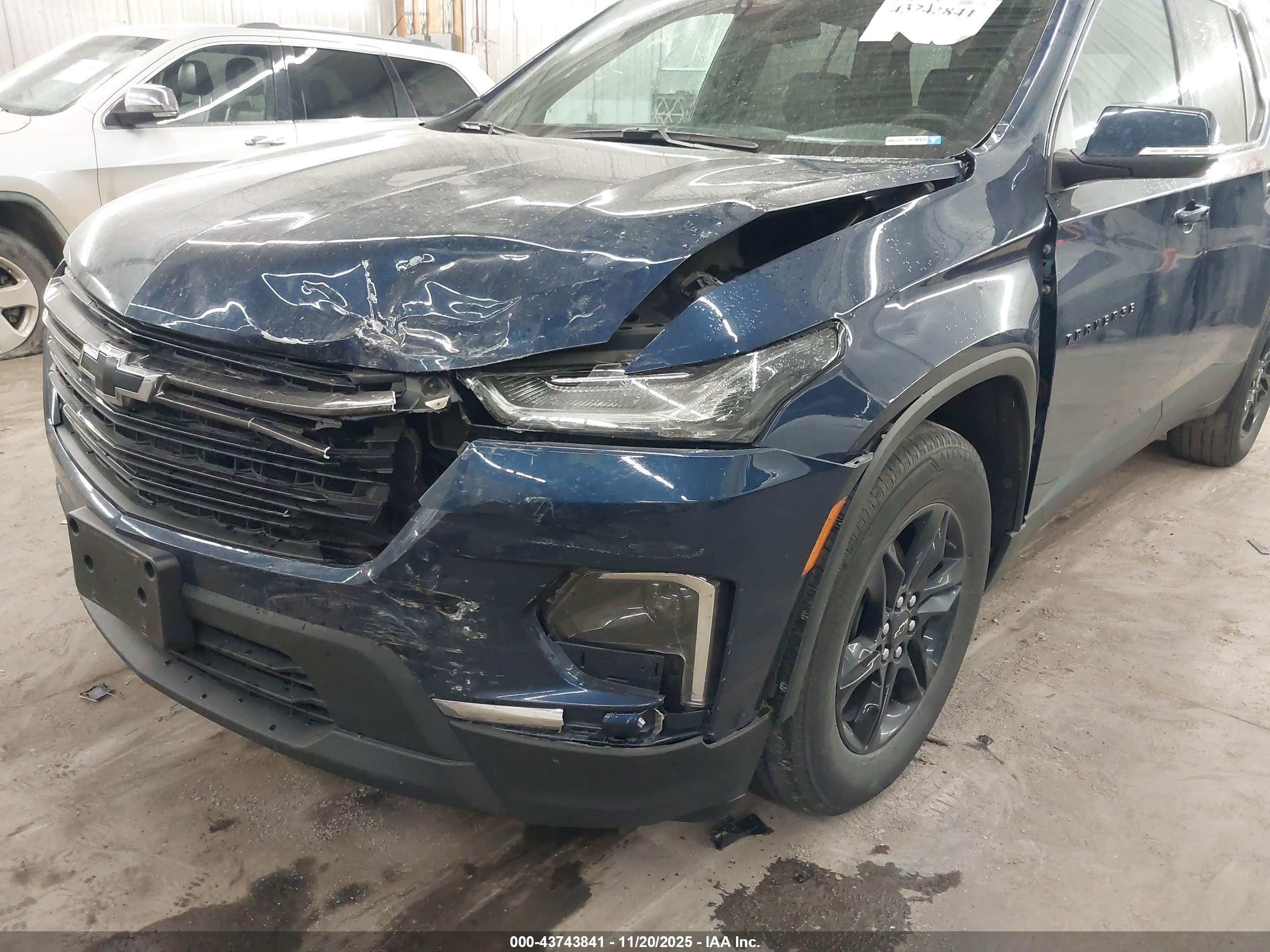 CHEVROLET TRAVERSE image 6