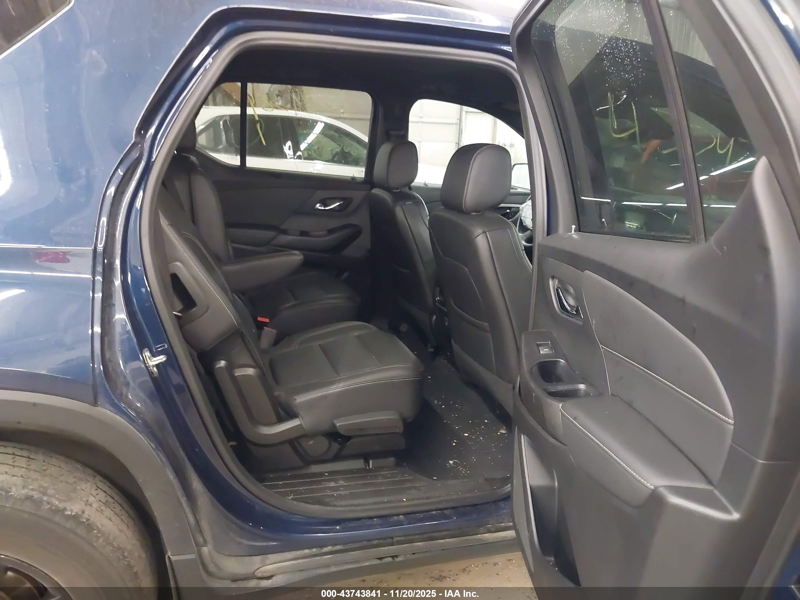 CHEVROLET TRAVERSE image 8