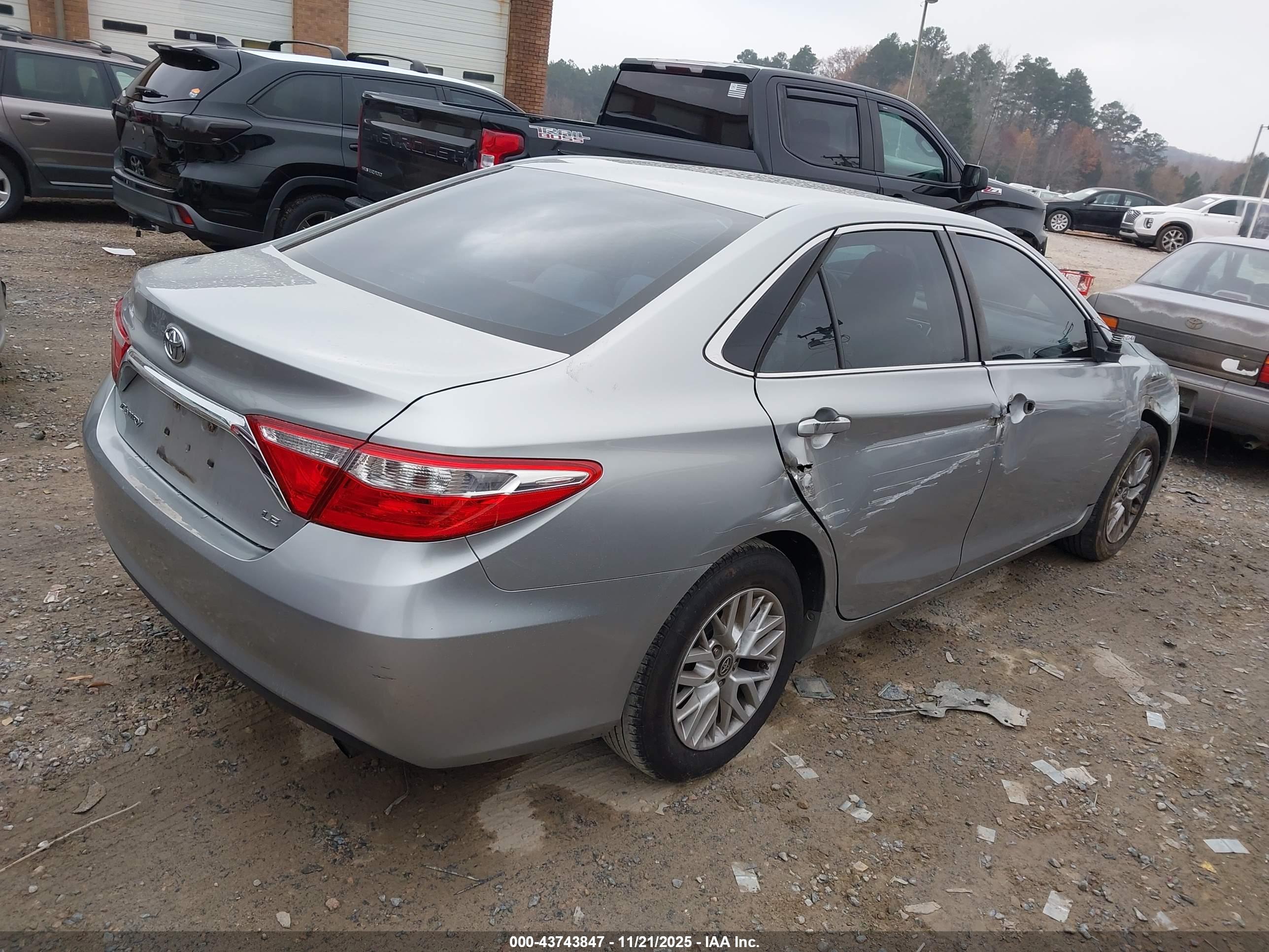 TOYOTA CAMRY image 4