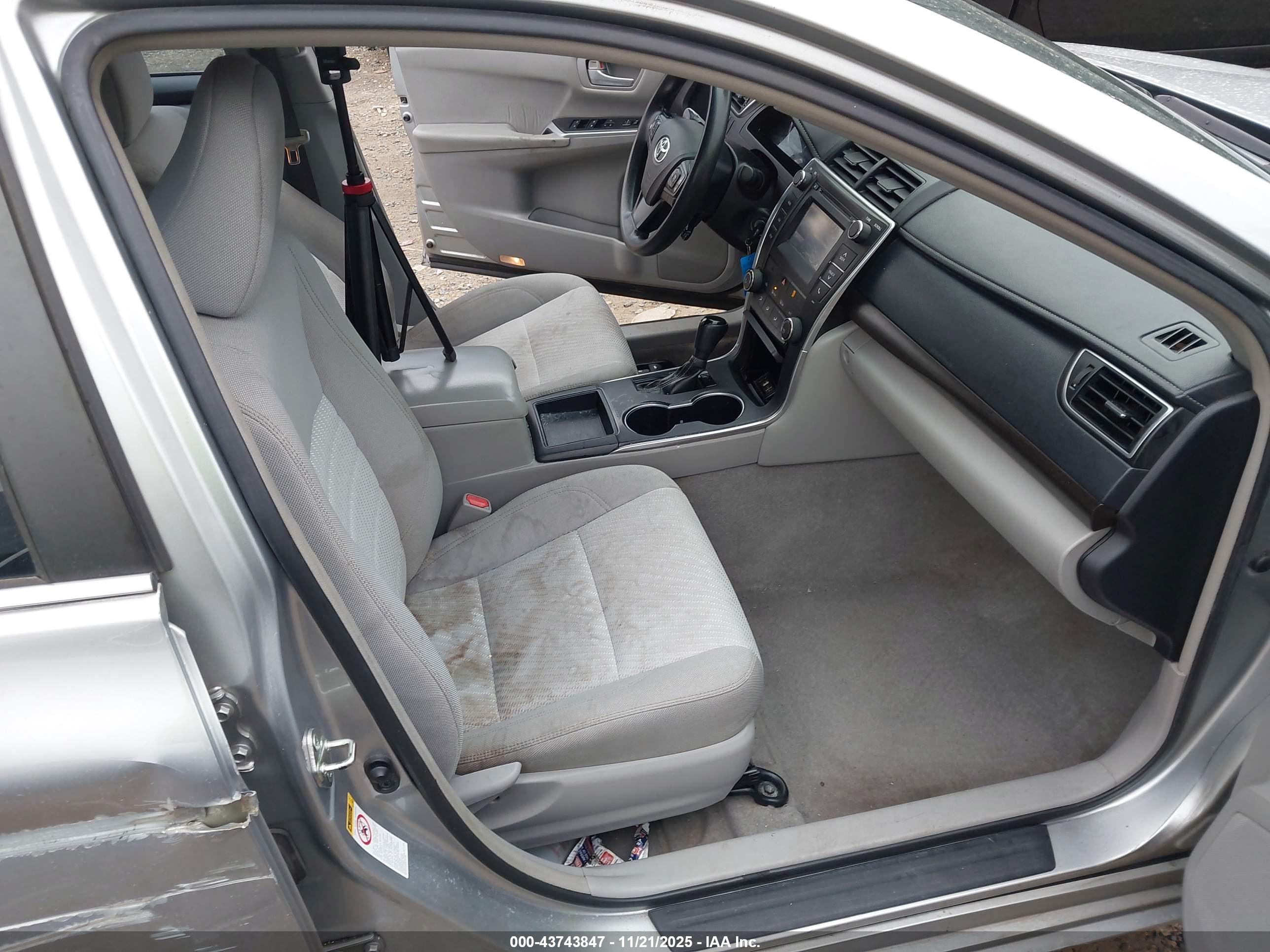 TOYOTA CAMRY image 5