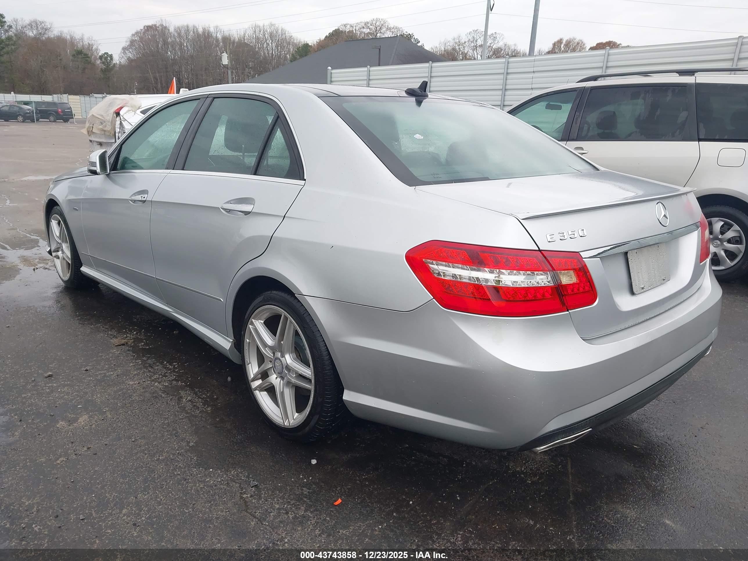MERCEDES-BENZ E image 3