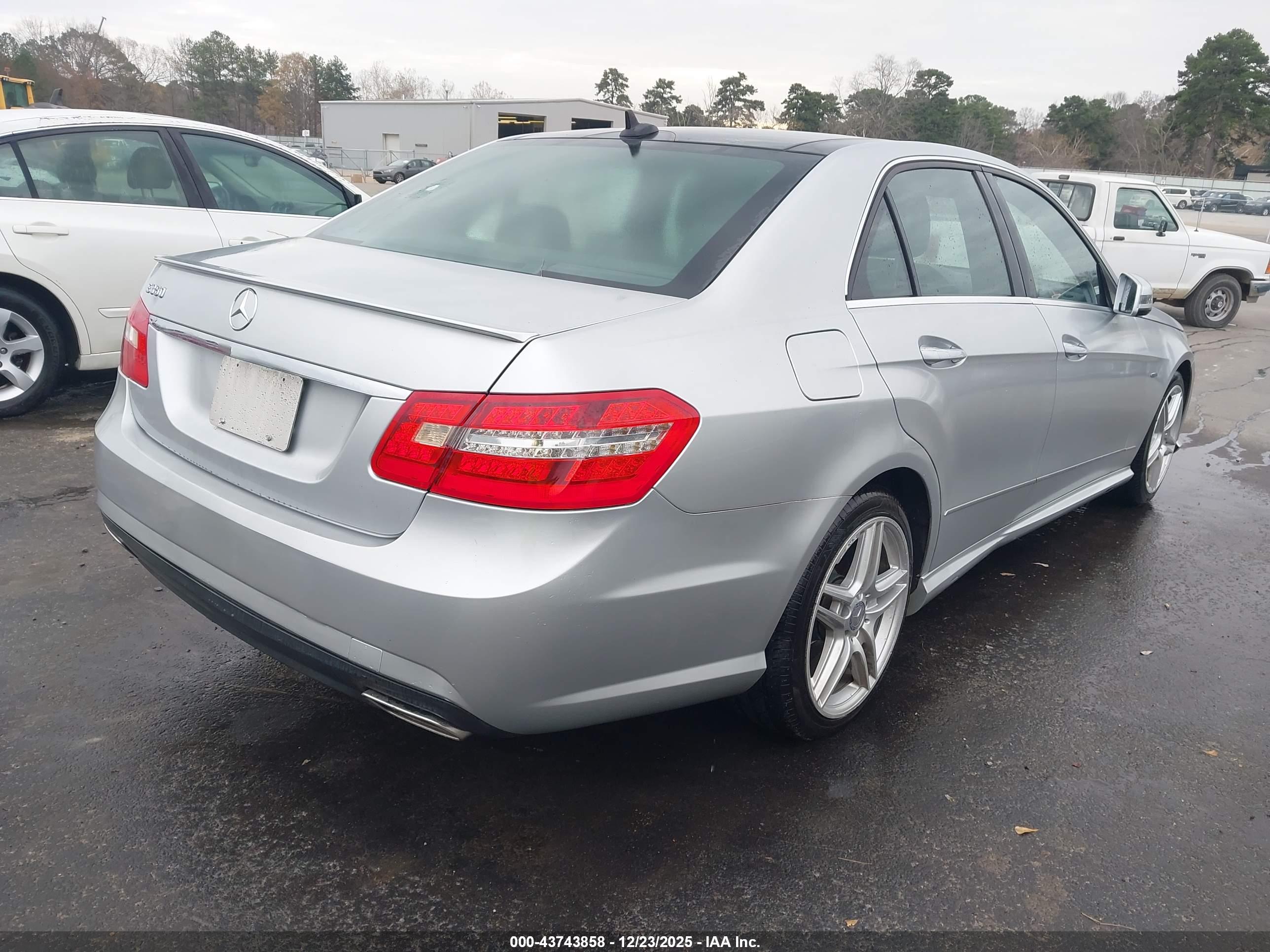MERCEDES-BENZ E image 4