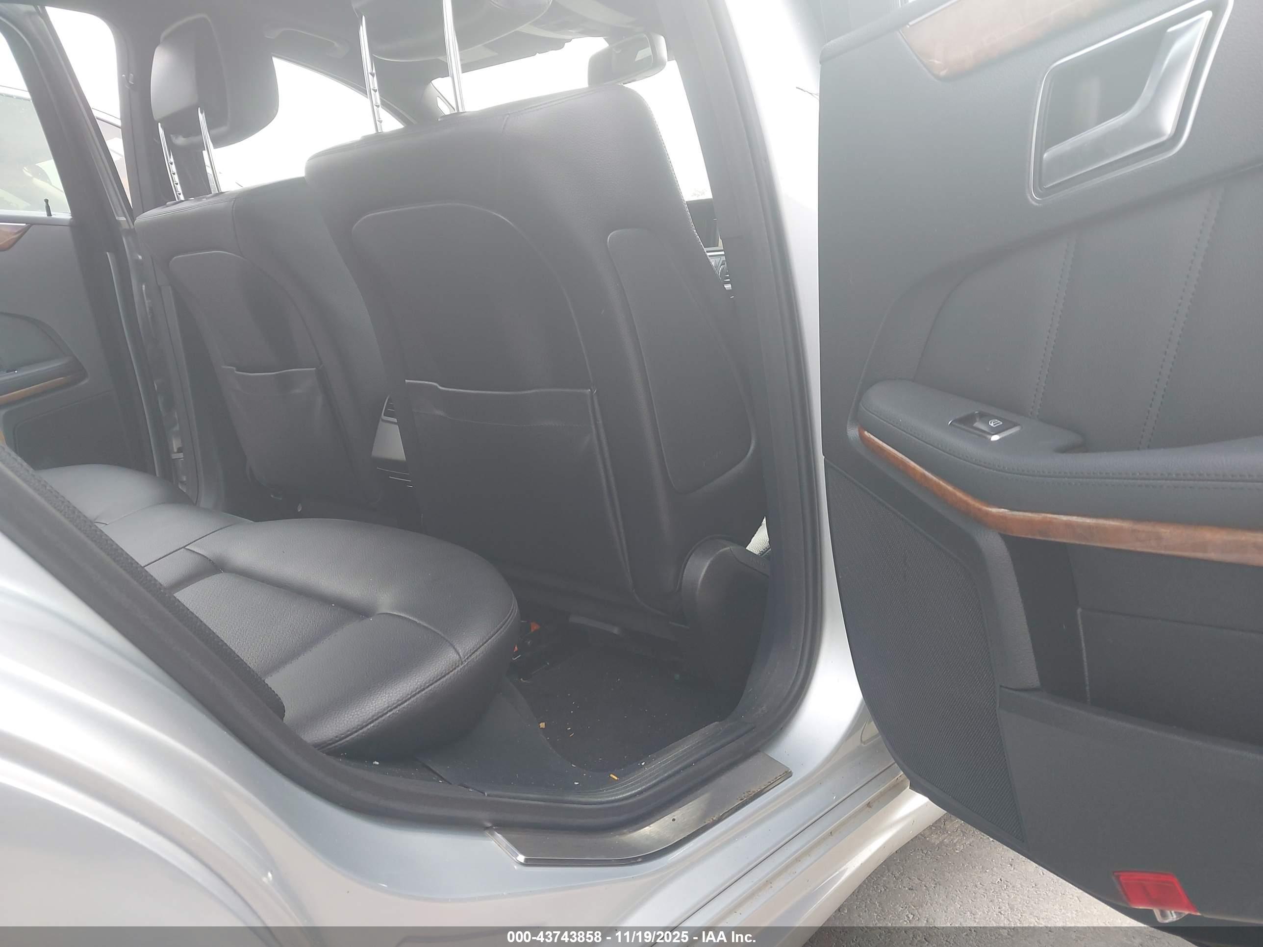 MERCEDES-BENZ E image 8