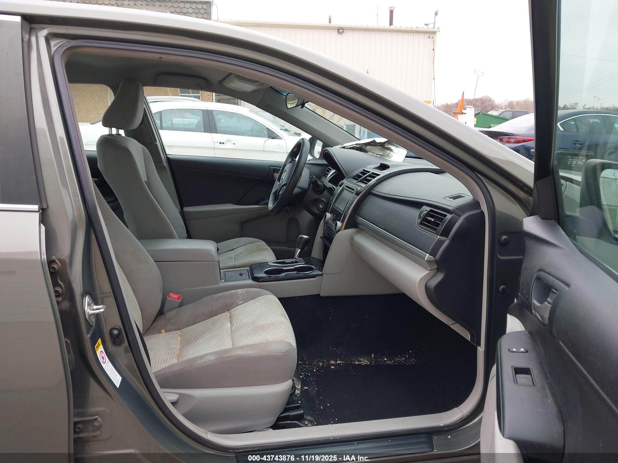 TOYOTA CAMRY image 5