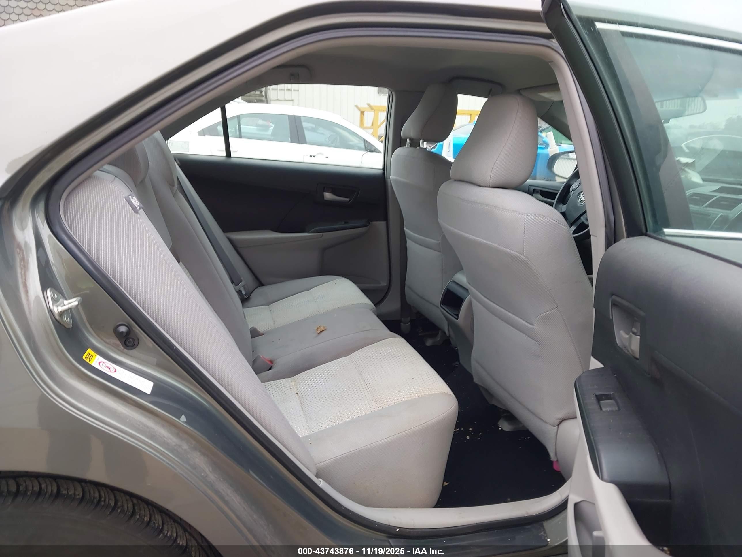 TOYOTA CAMRY image 8