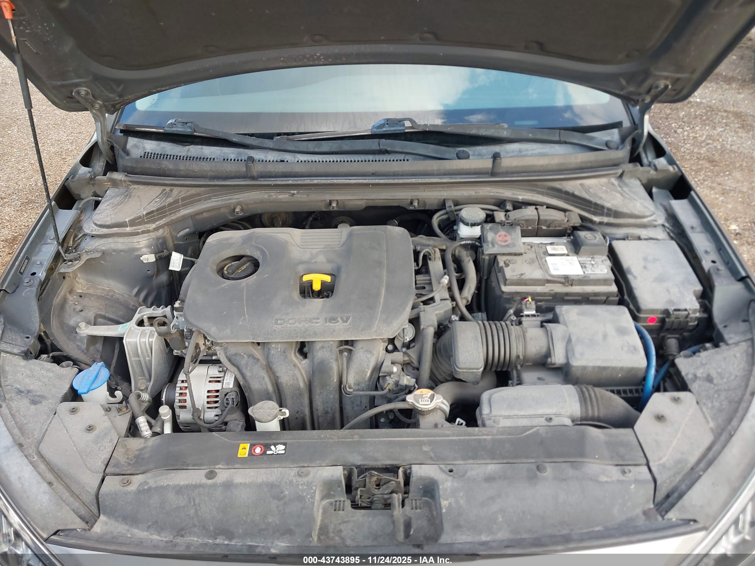 HYUNDAI ELANTRA image 10