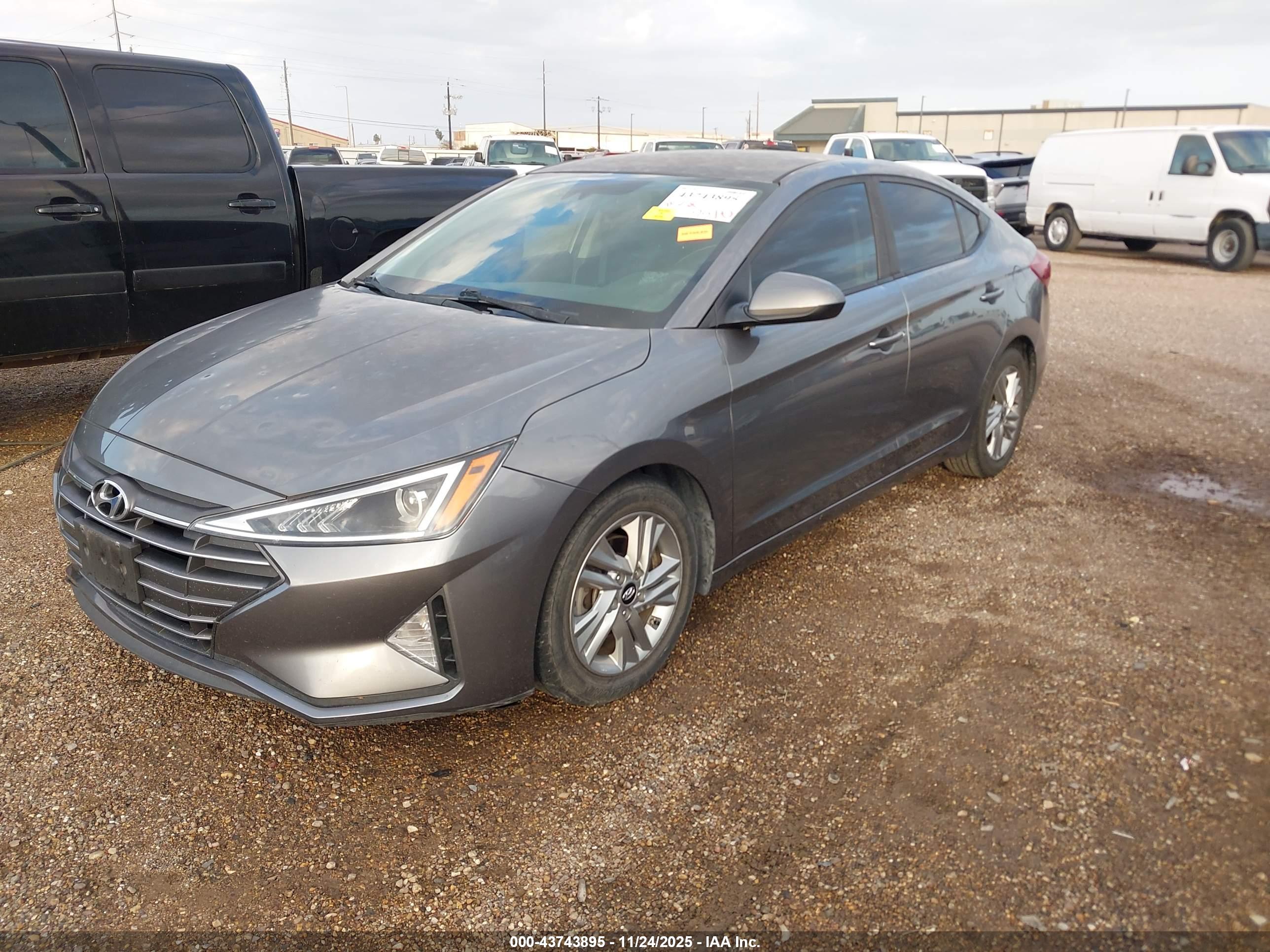 HYUNDAI ELANTRA image 2