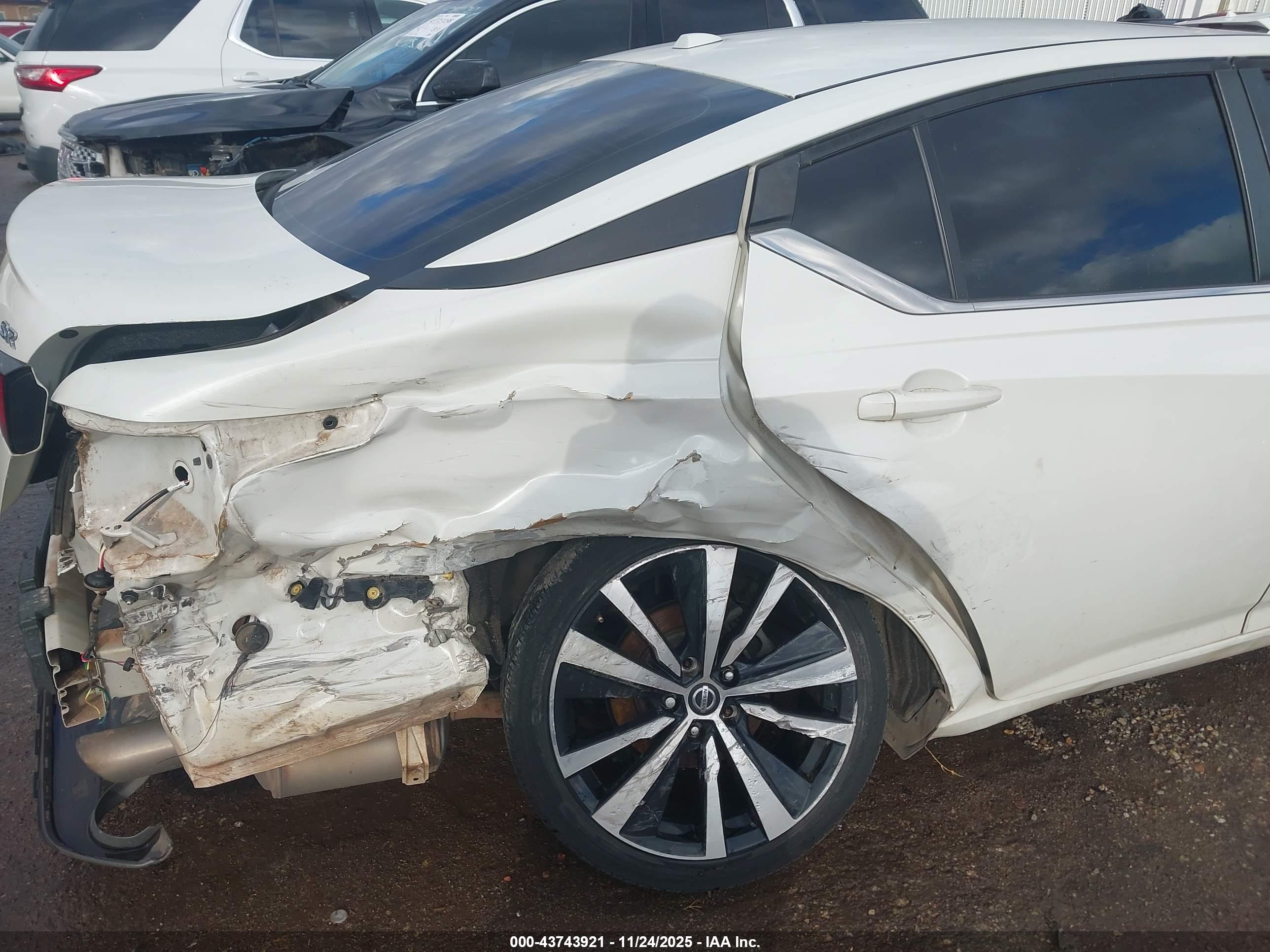 NISSAN ALTIMA image 6