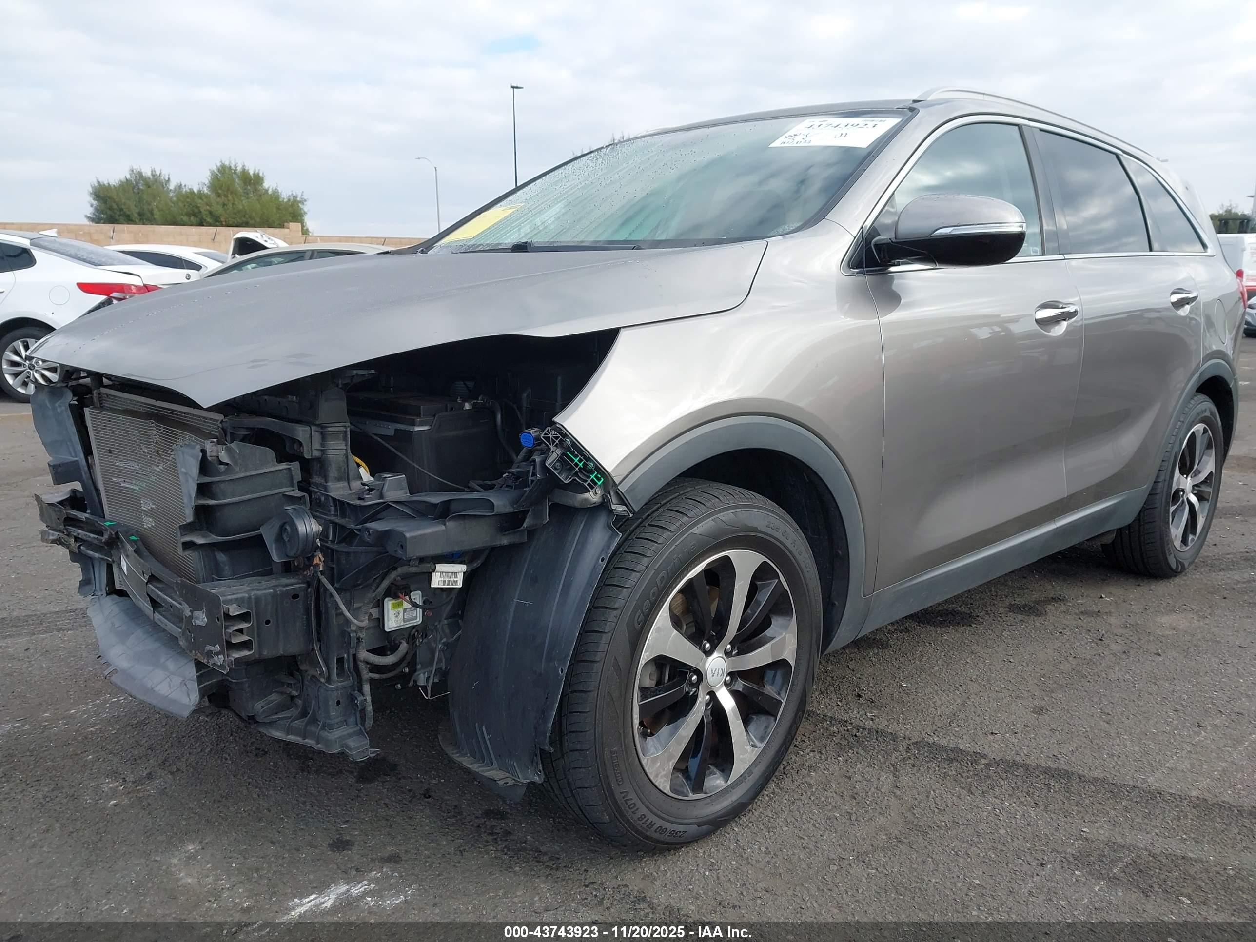 KIA SORENTO image 2
