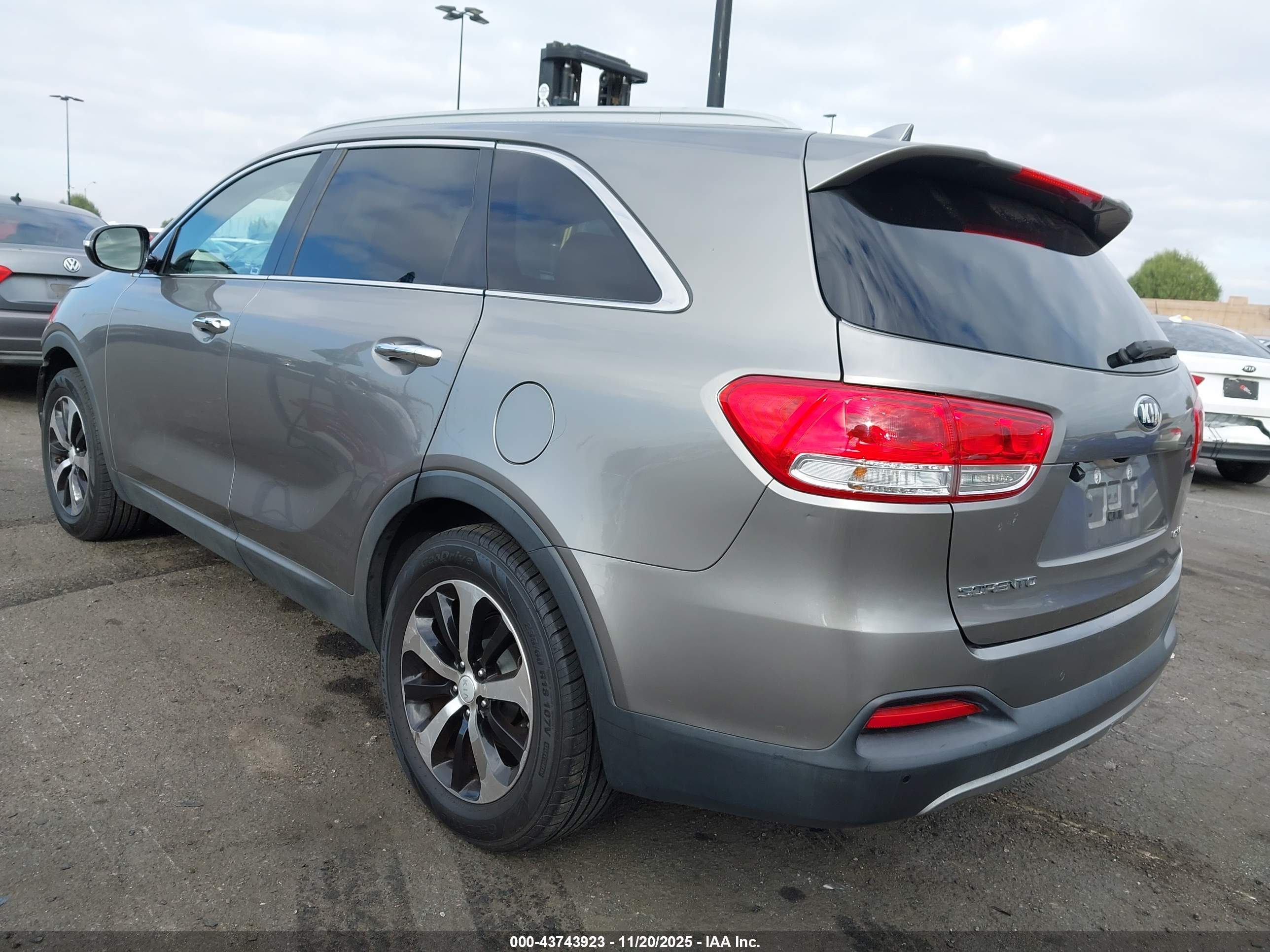 KIA SORENTO image 3