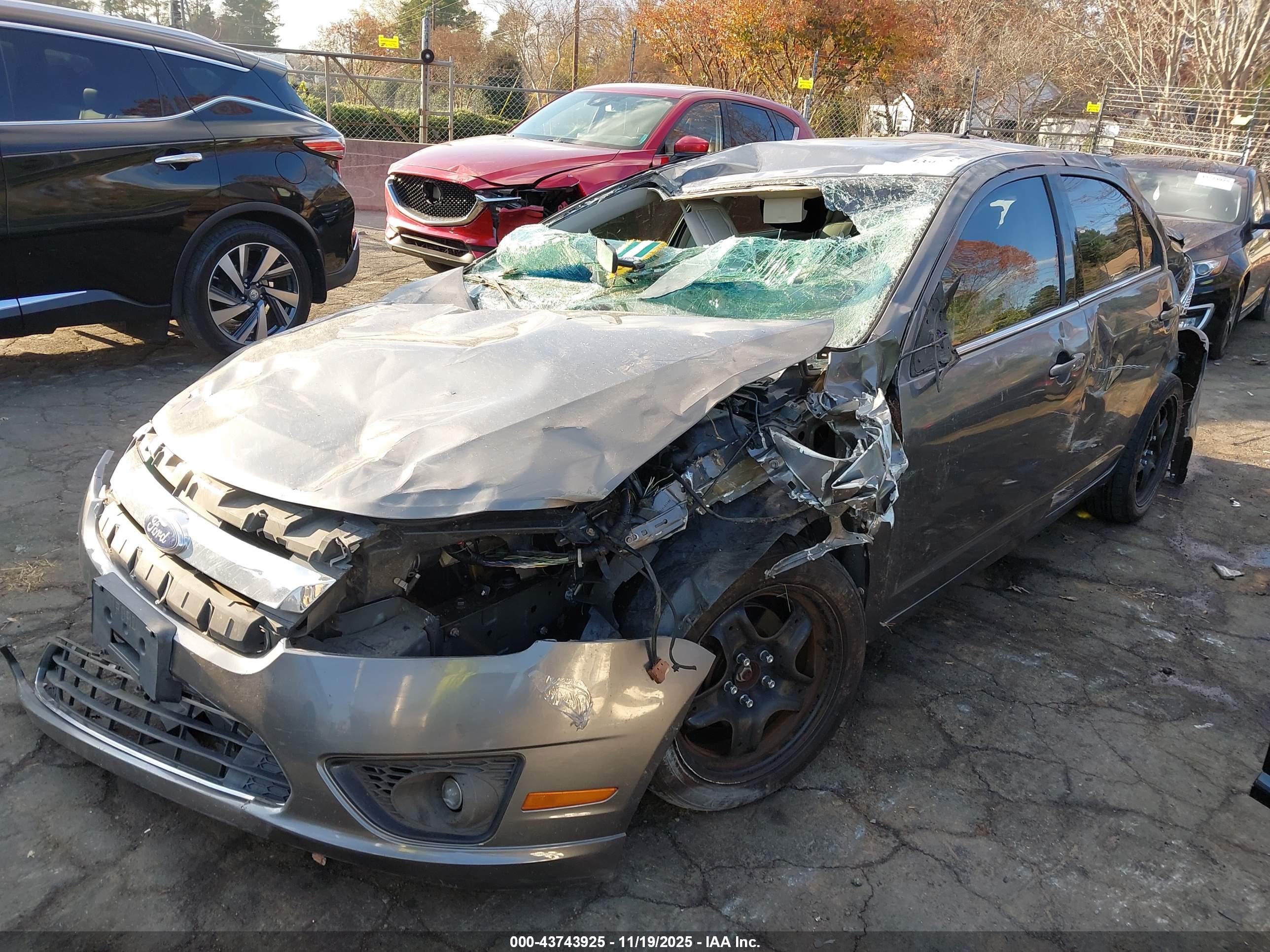 FORD FUSION image 2