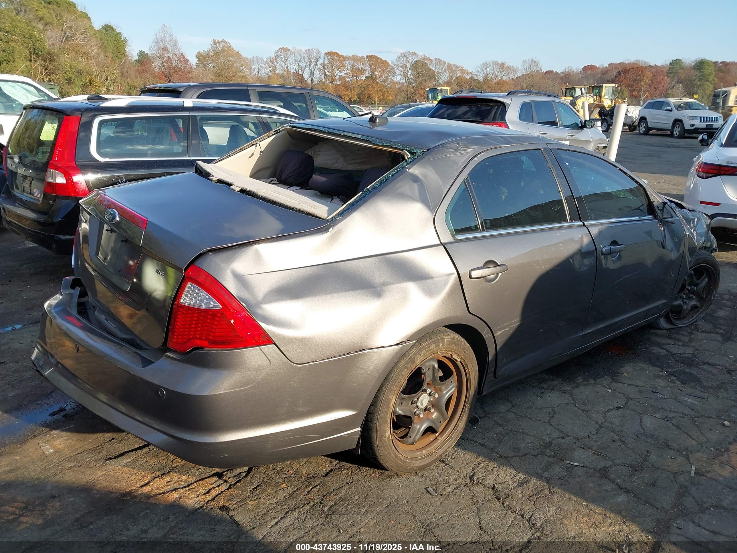 FORD FUSION image 4