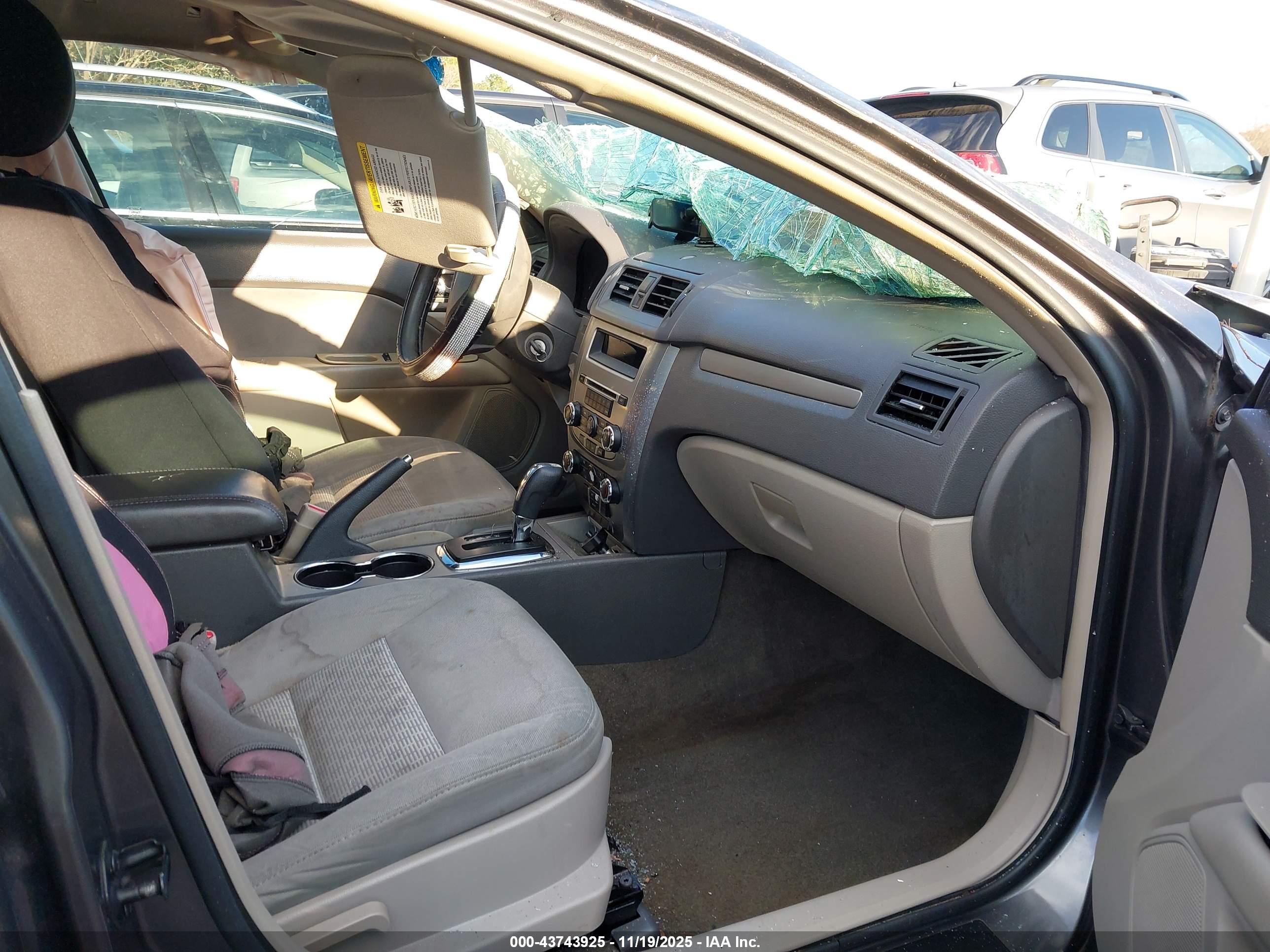 FORD FUSION image 5