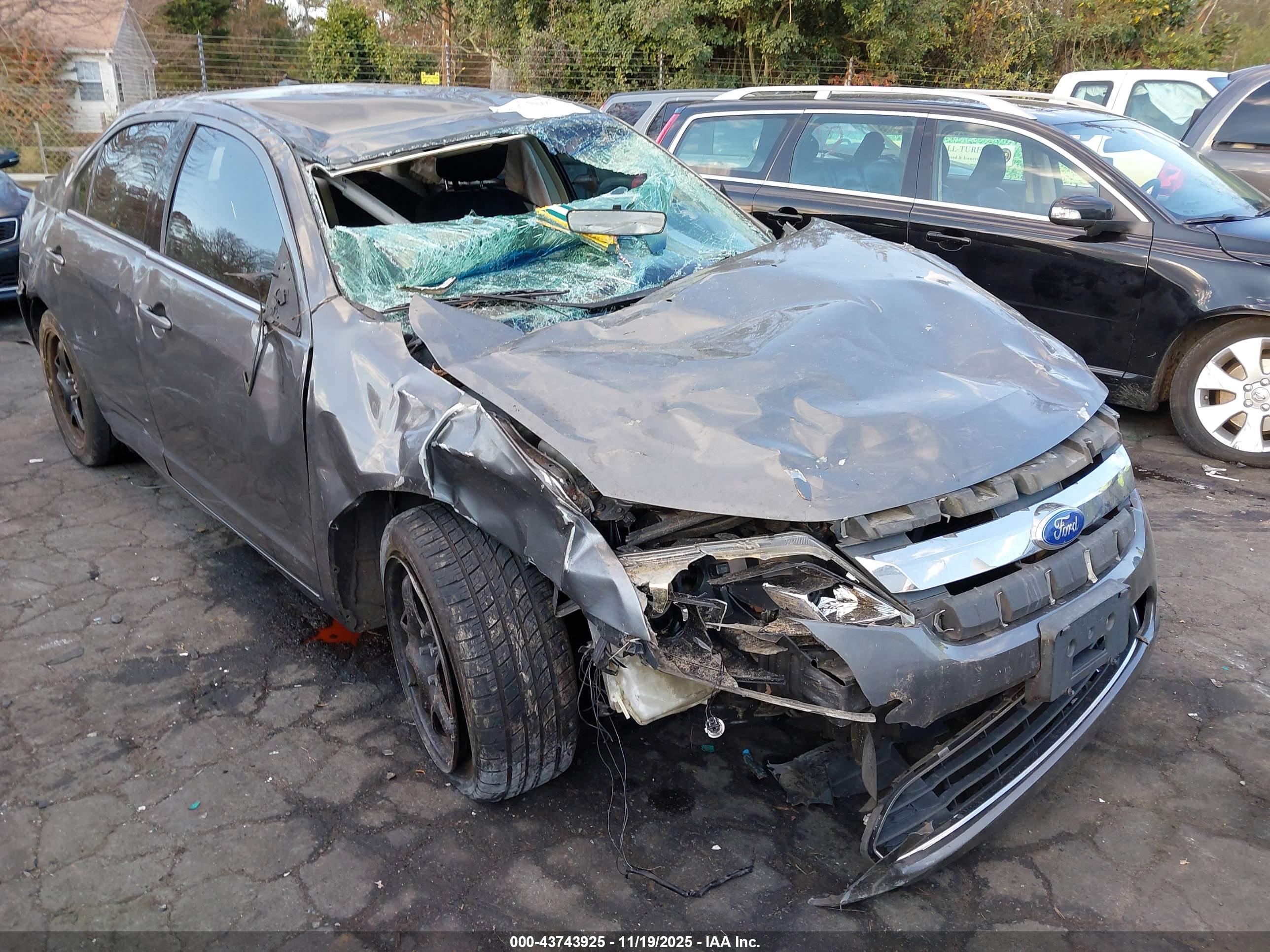 FORD FUSION image 6