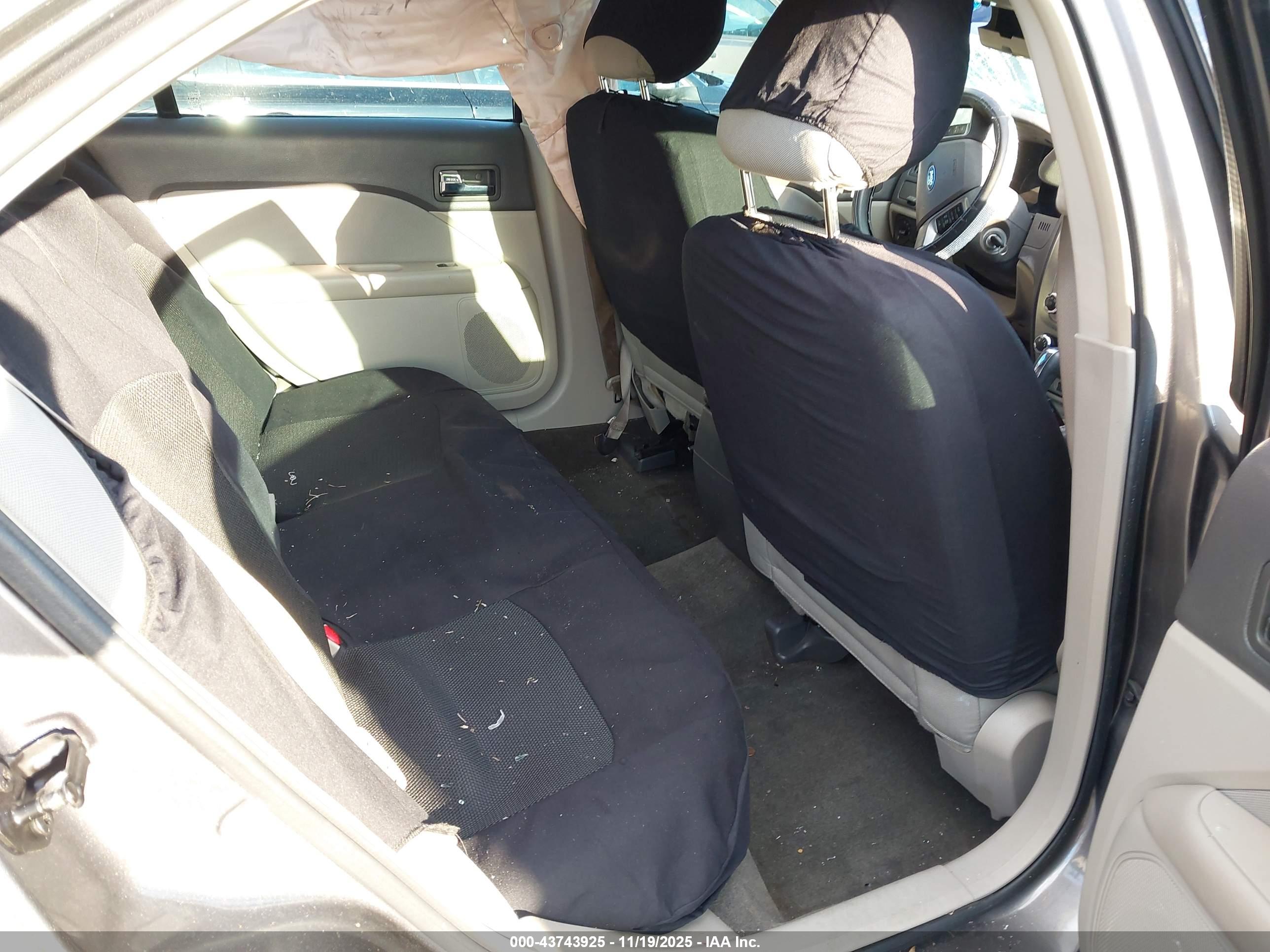 FORD FUSION image 8