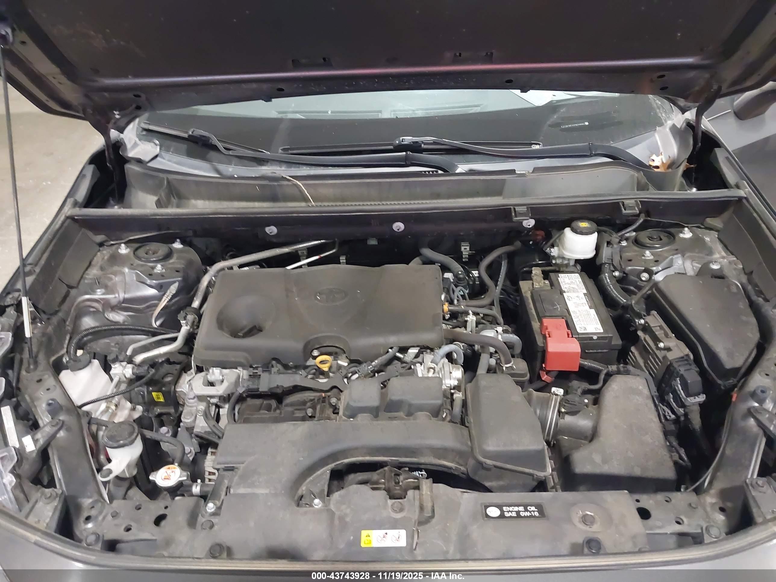 TOYOTA RAV4 image 10