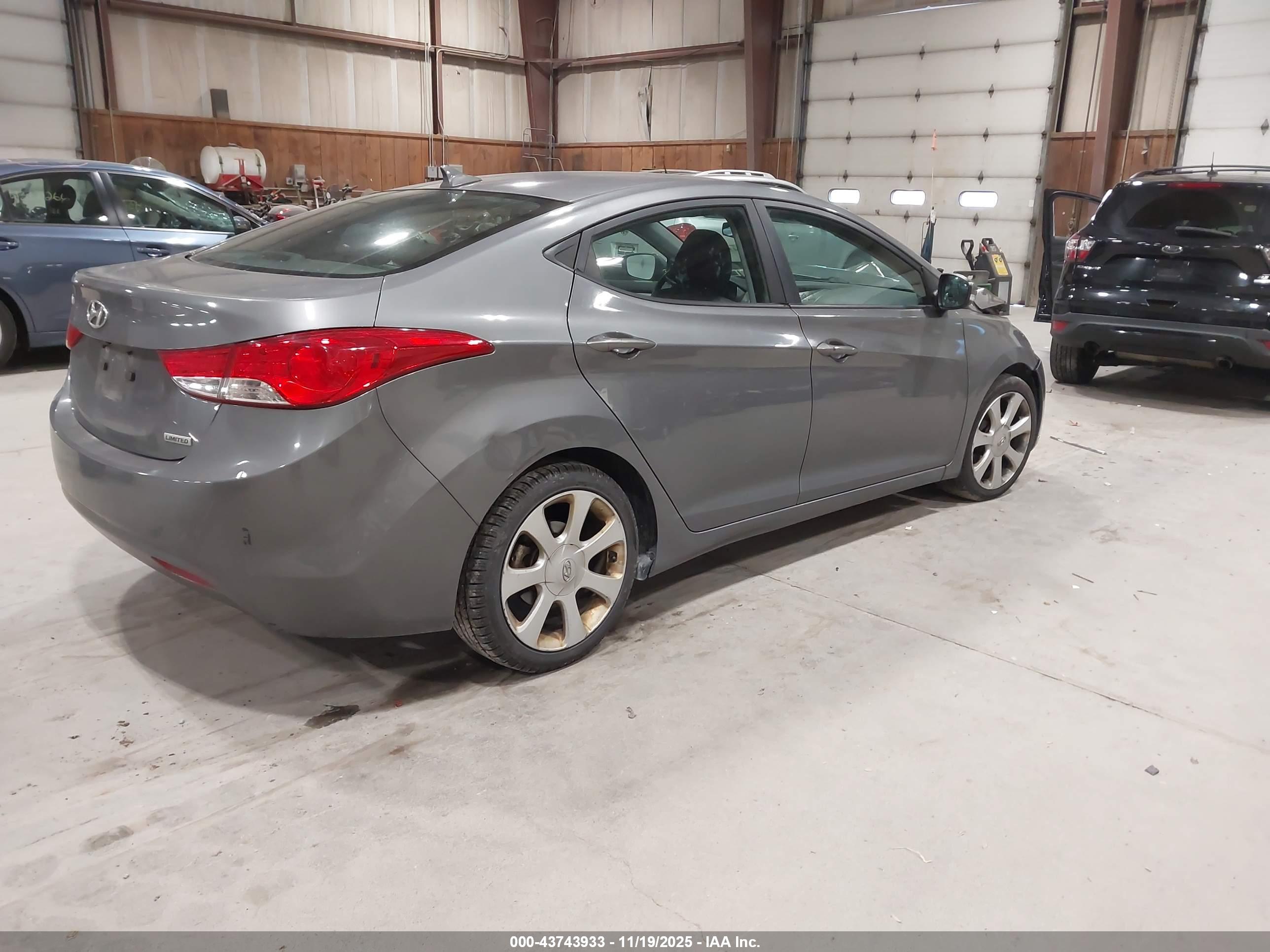 HYUNDAI ELANTRA image 4