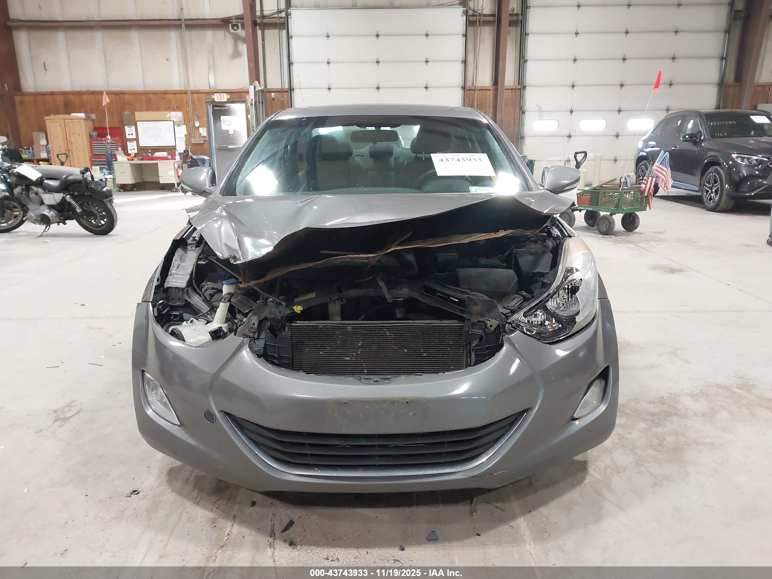 HYUNDAI ELANTRA image 6