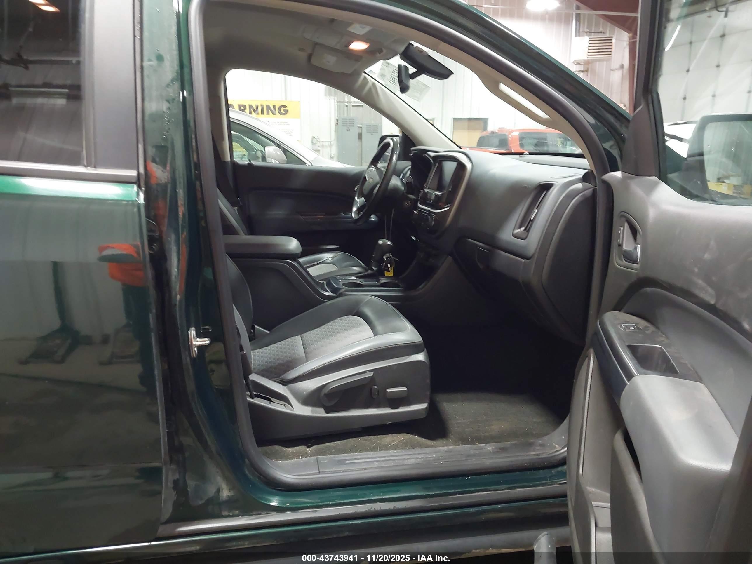 CHEVROLET COLORADO image 5