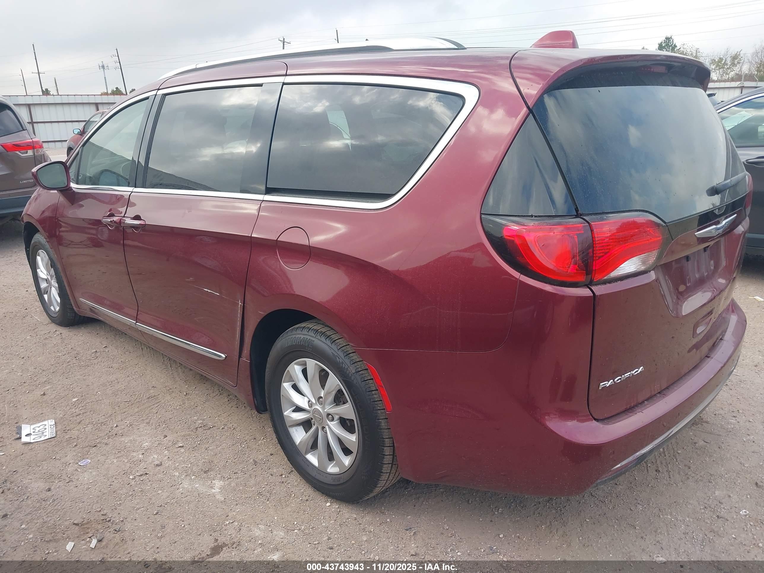 CHRYSLER PACIFICA image 3