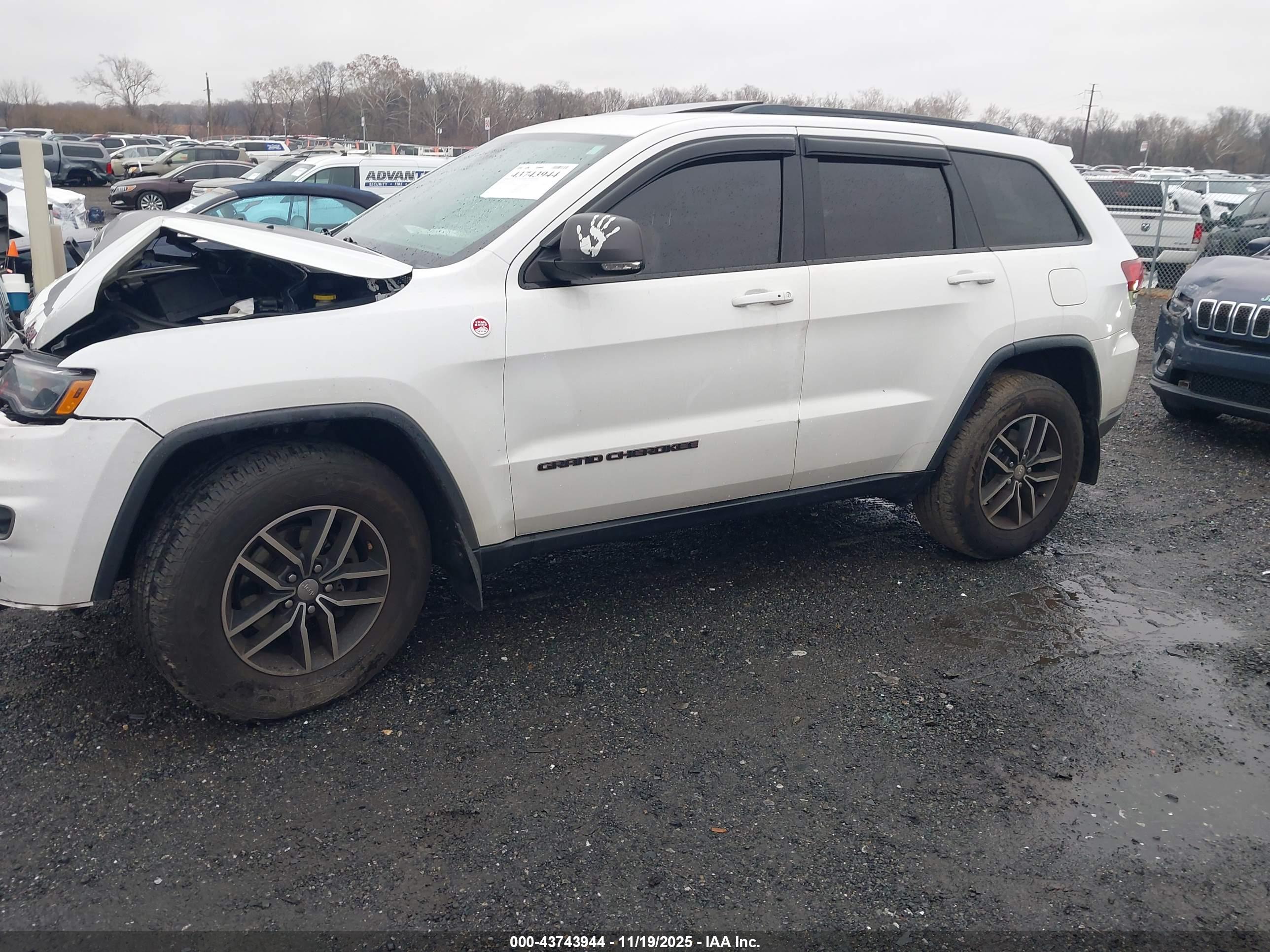 JEEP GRAND image 2
