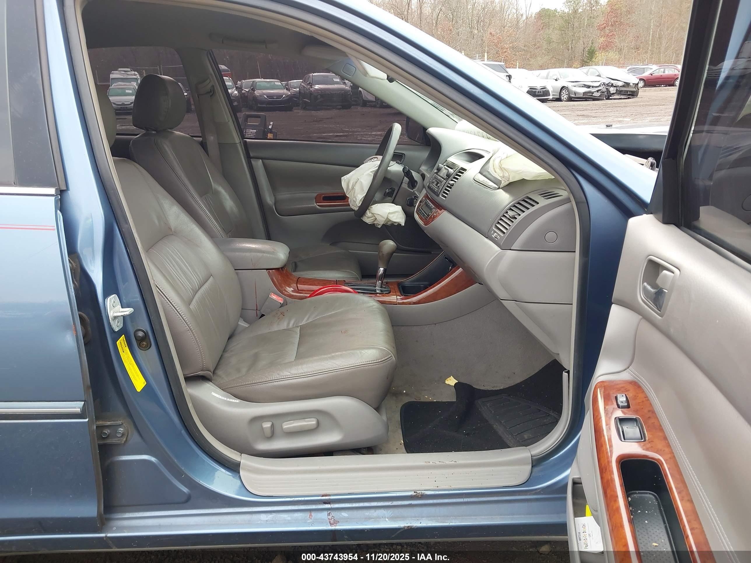 TOYOTA CAMRY image 5
