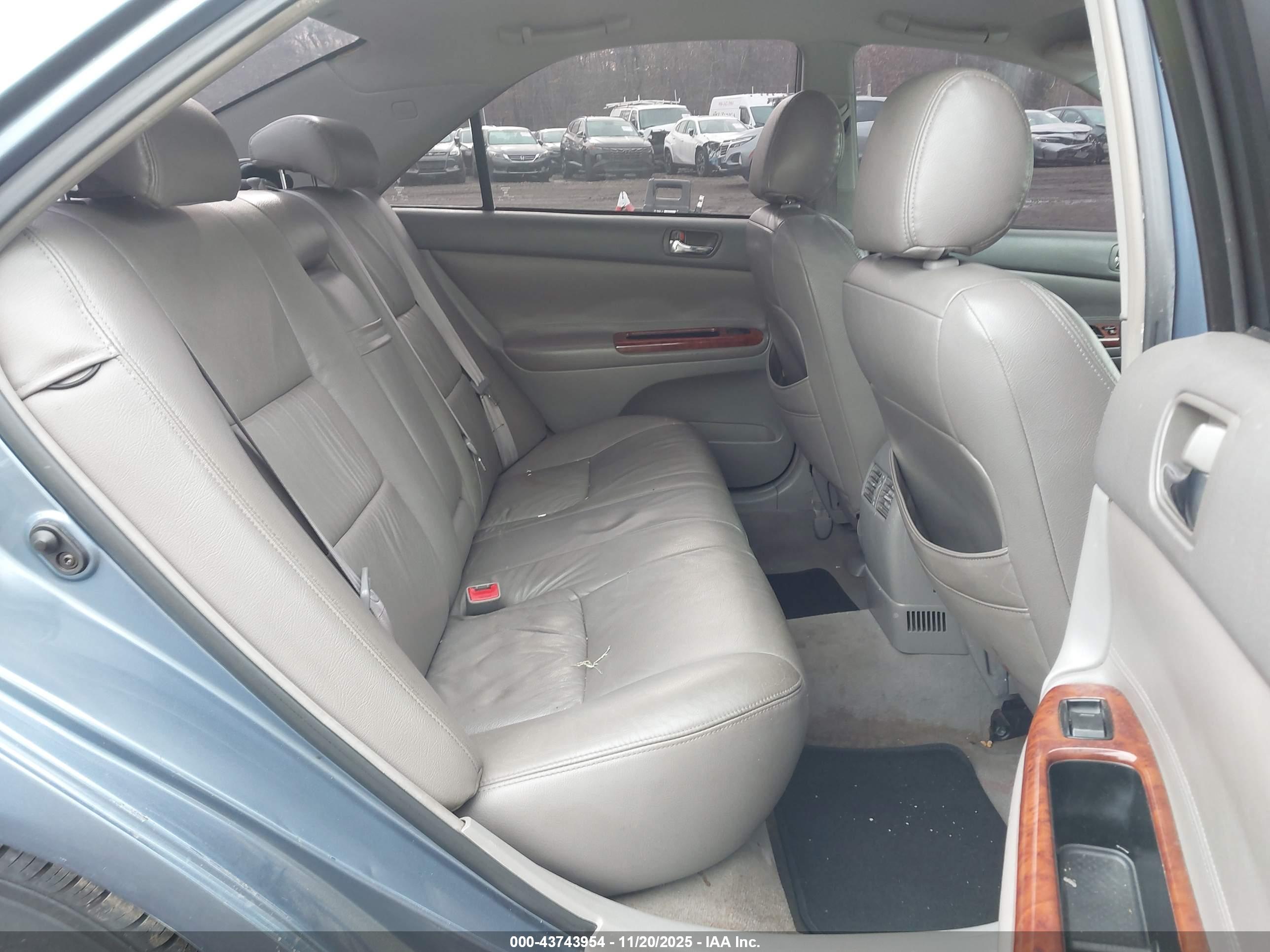 TOYOTA CAMRY image 8