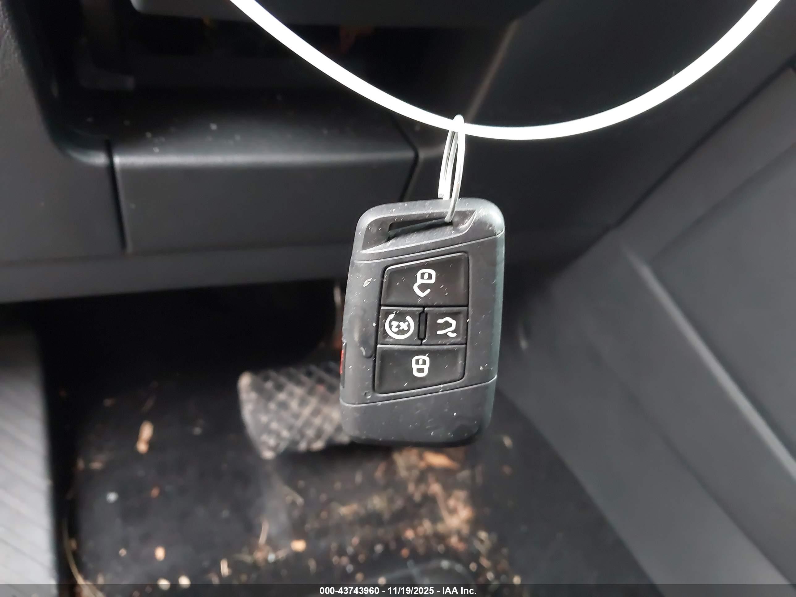 VOLKSWAGEN TAOS image 11