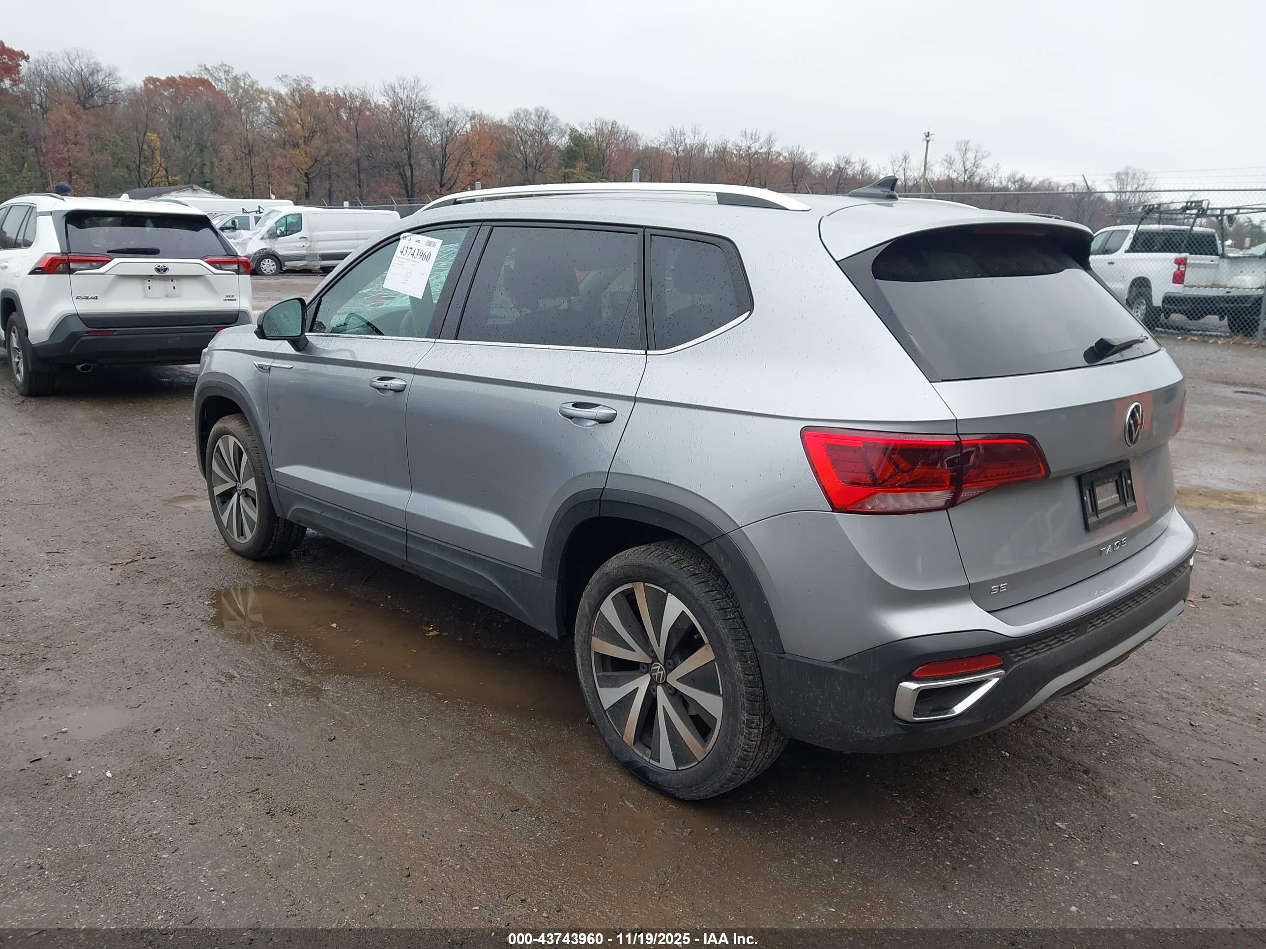 VOLKSWAGEN TAOS image 3