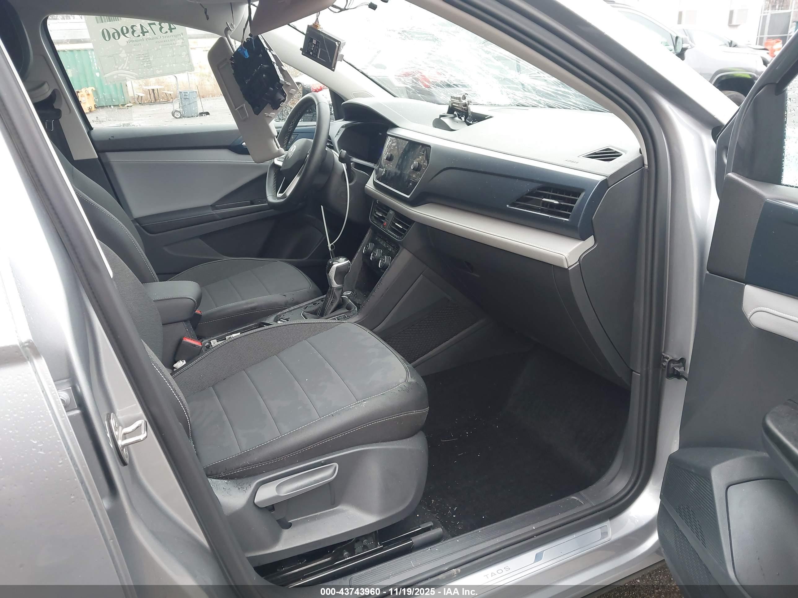 VOLKSWAGEN TAOS image 5