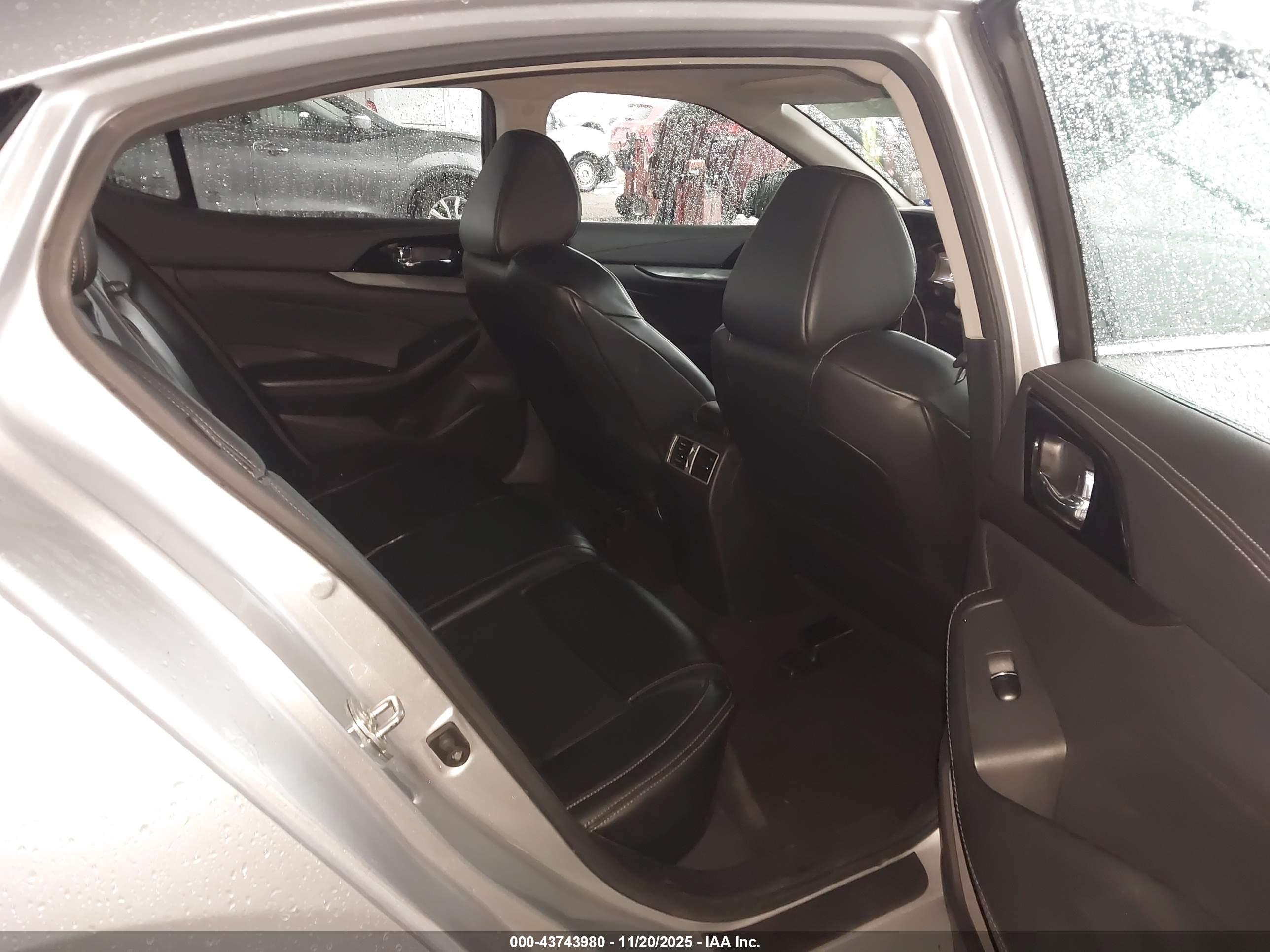 NISSAN MAXIMA image 8