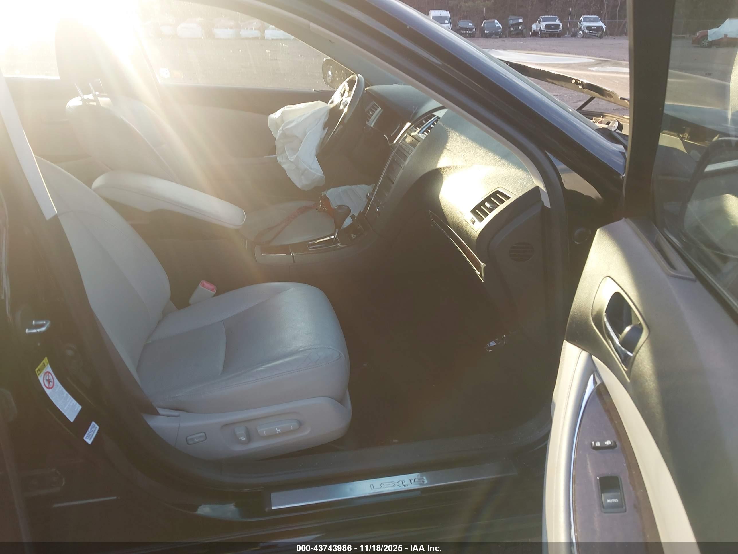 LEXUS ES image 5