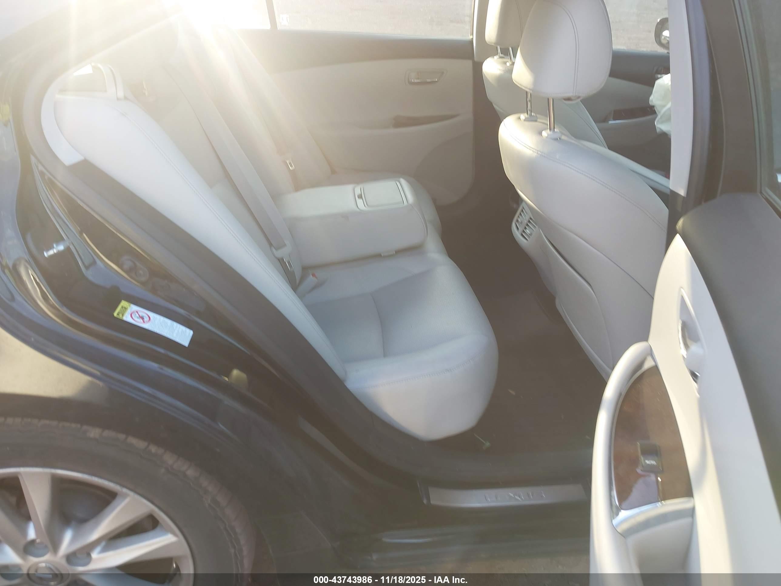 LEXUS ES image 8