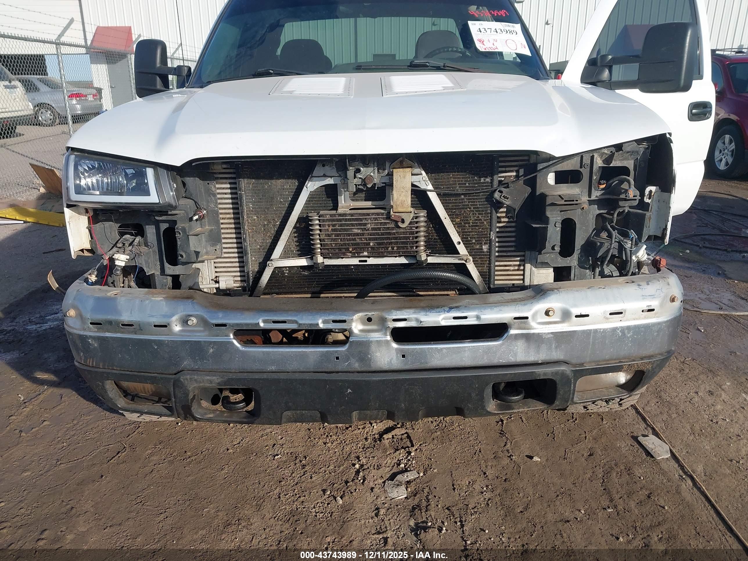 CHEVROLET SILVERADO image 6