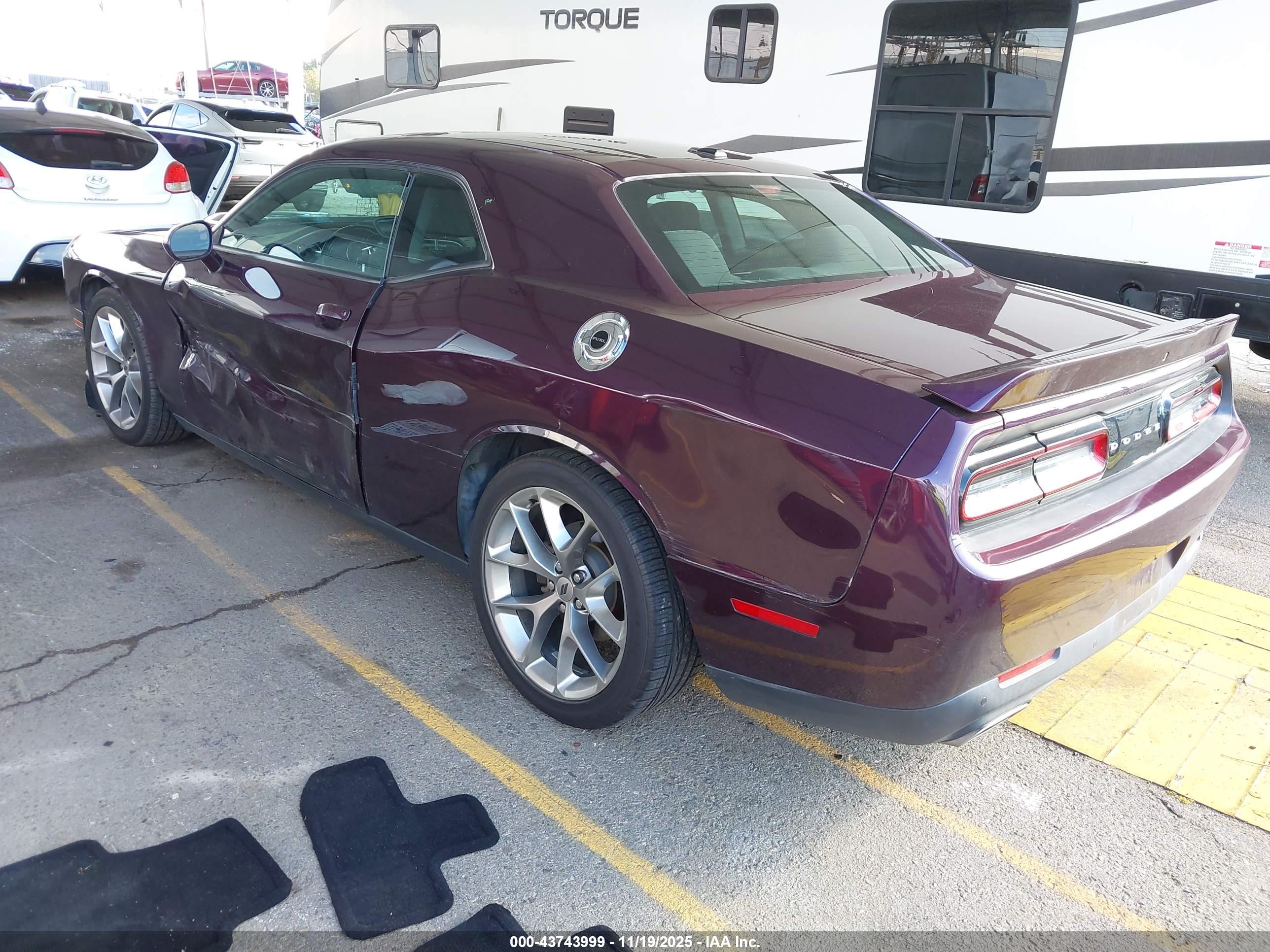 DODGE CHALLENGER image 3