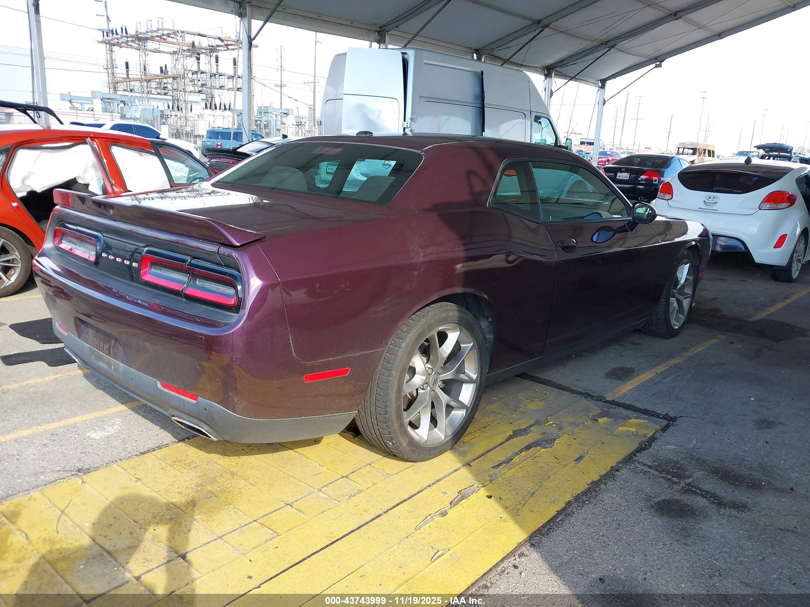 DODGE CHALLENGER image 4