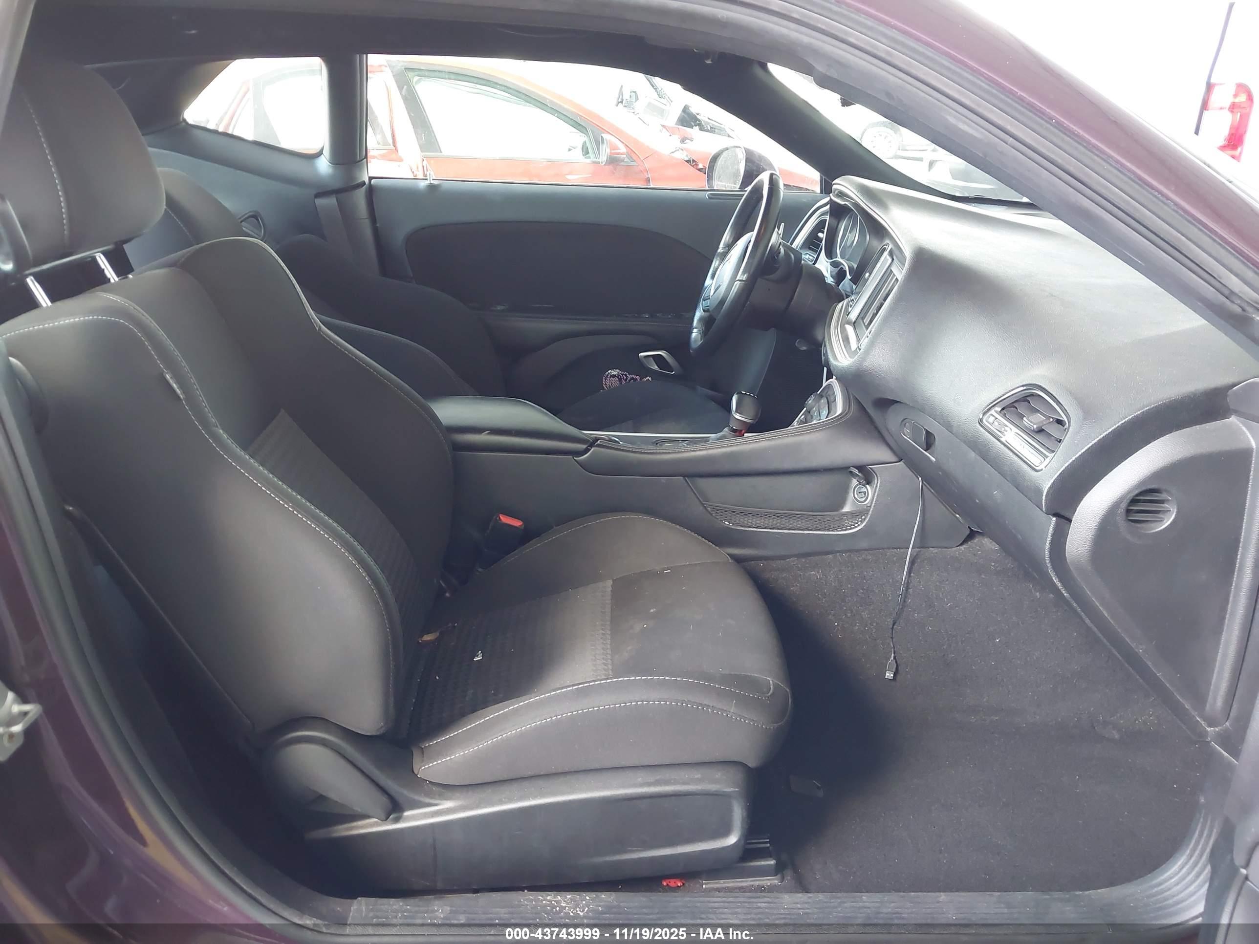 DODGE CHALLENGER image 5