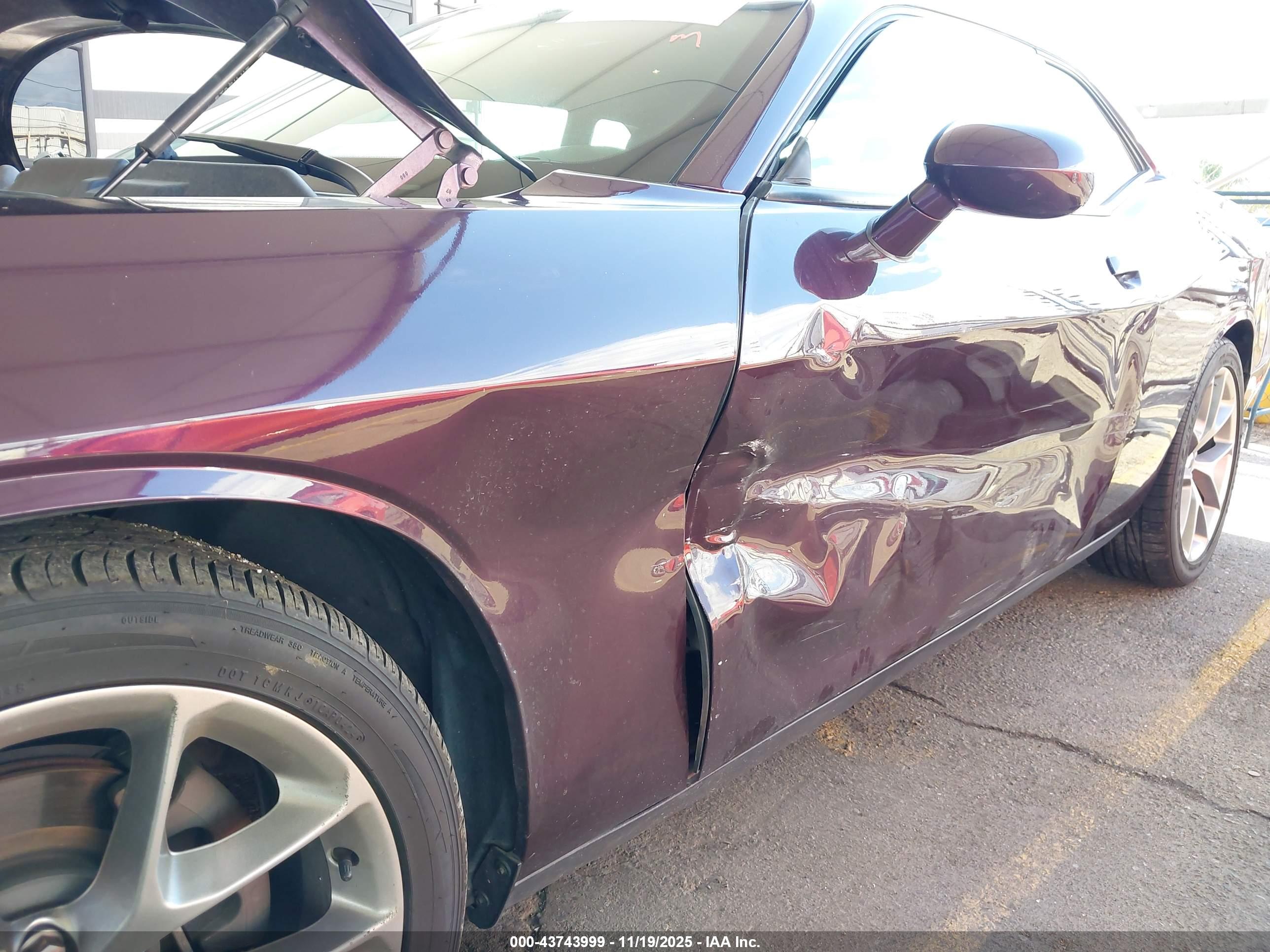 DODGE CHALLENGER image 6