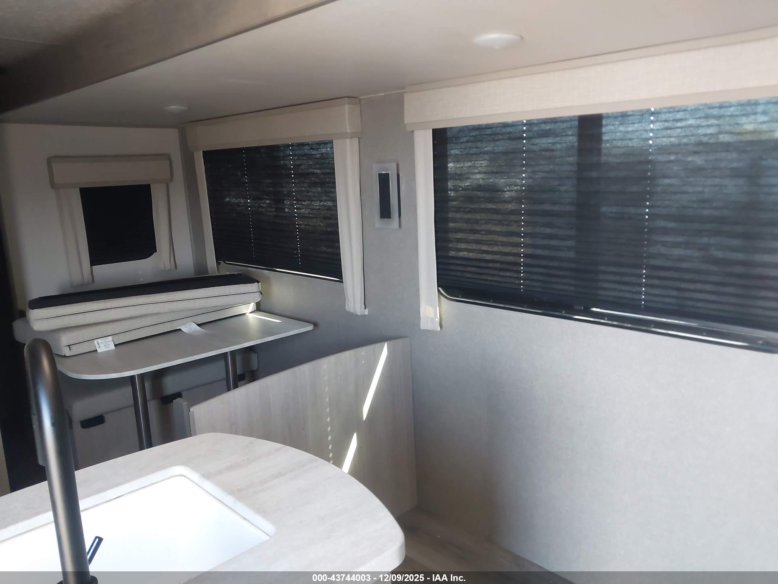 COACHMEN CATALINA image 7