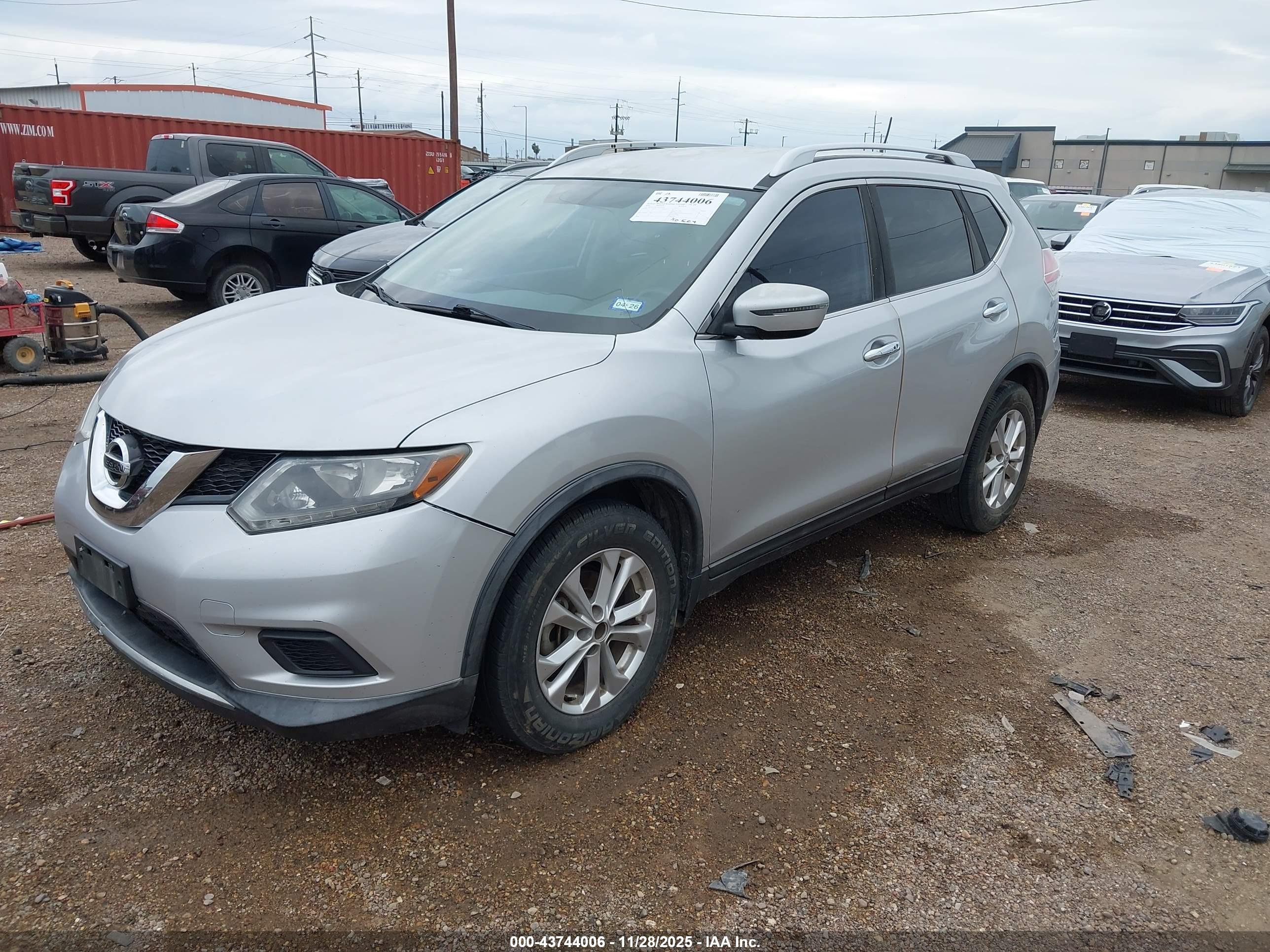 NISSAN ROGUE image 2