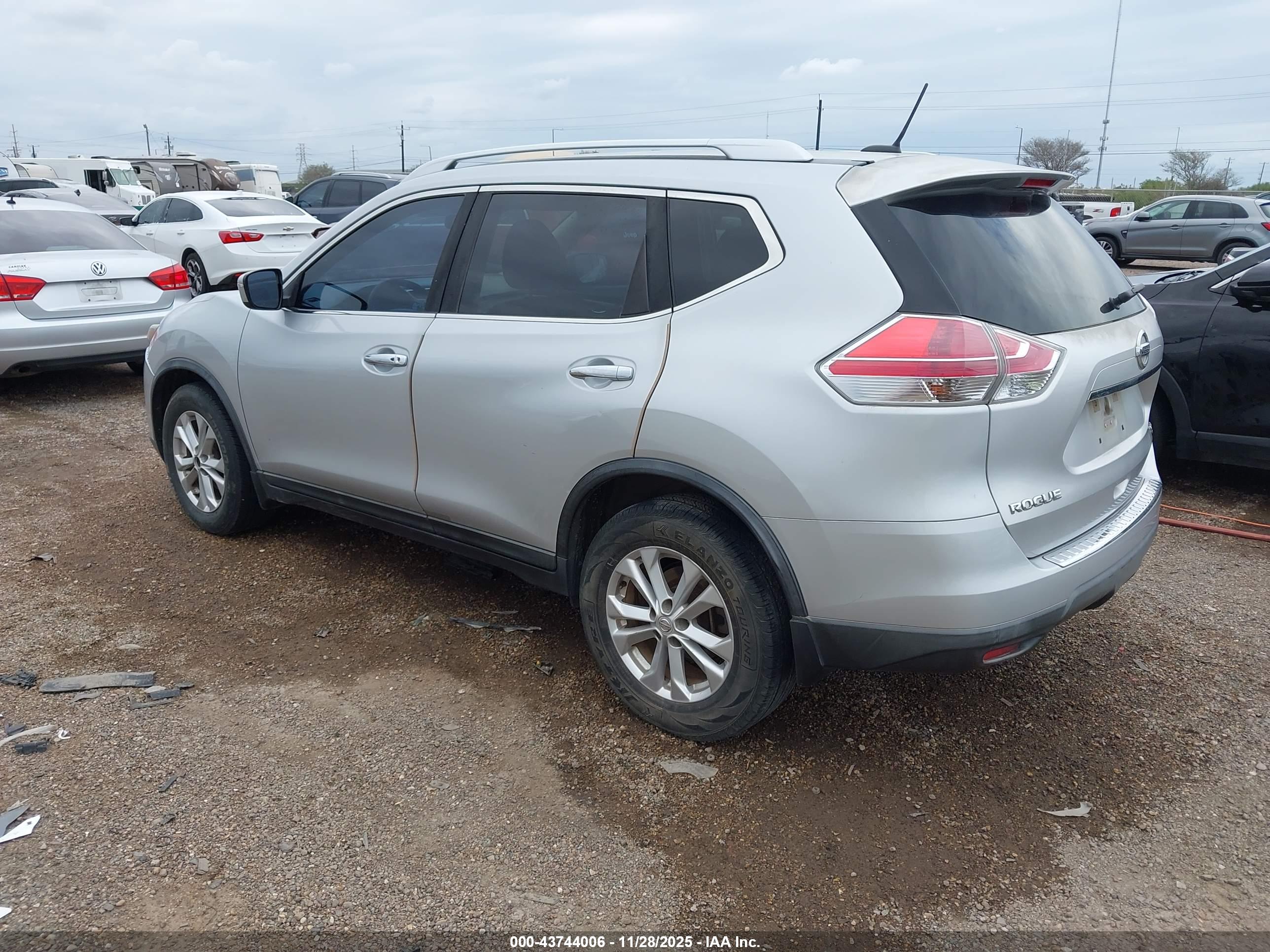 NISSAN ROGUE image 3