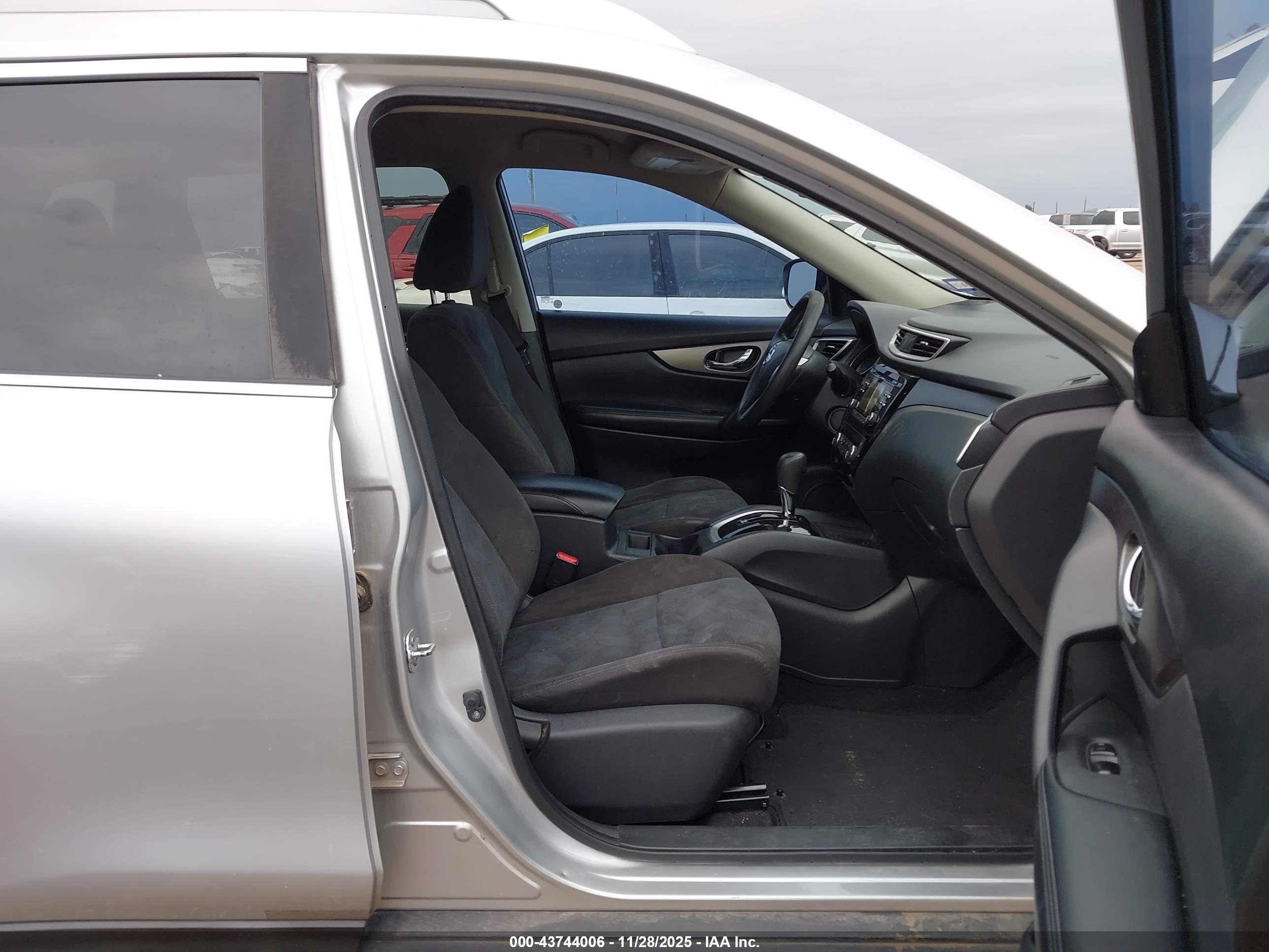 NISSAN ROGUE image 5