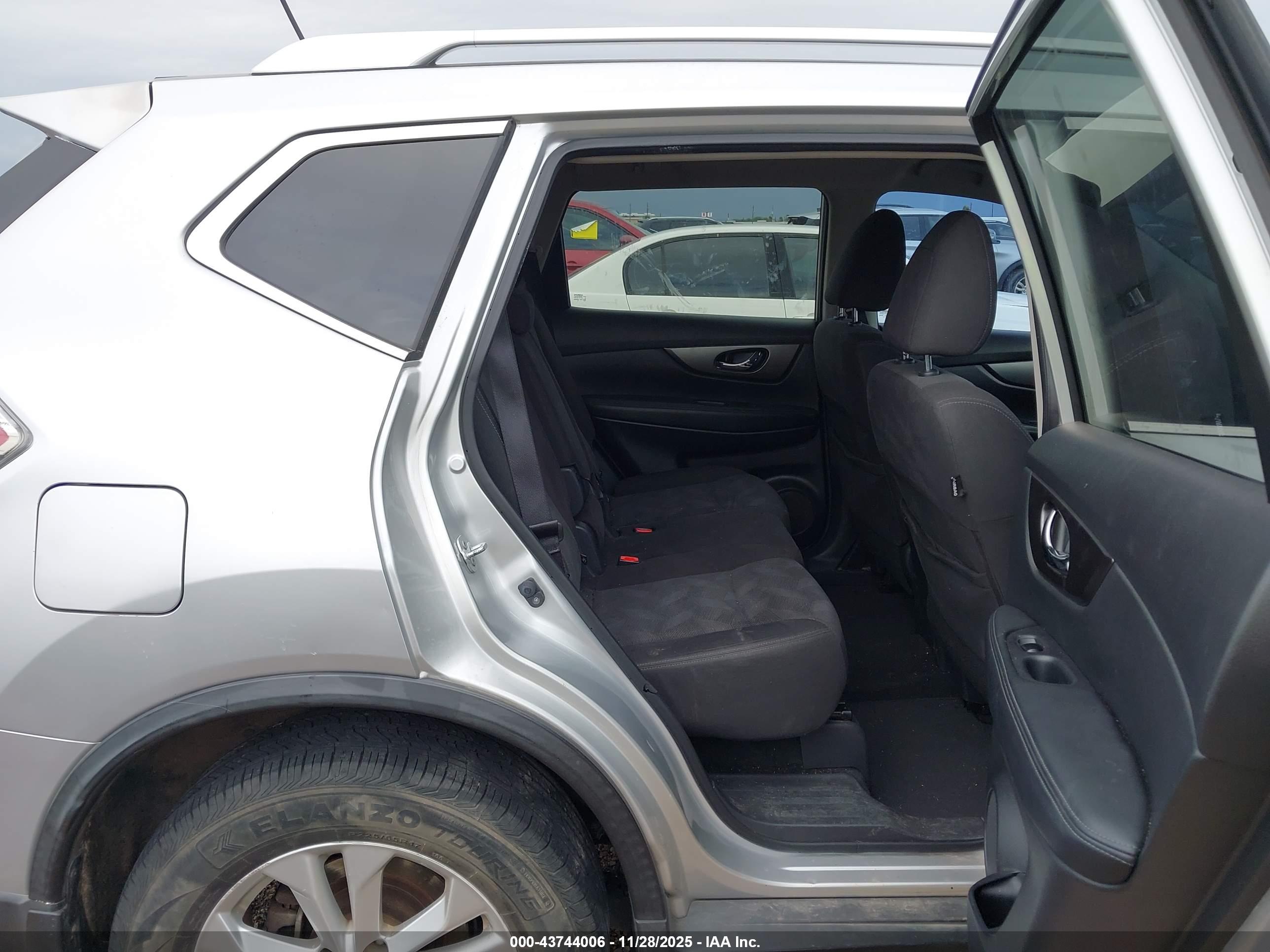 NISSAN ROGUE image 8