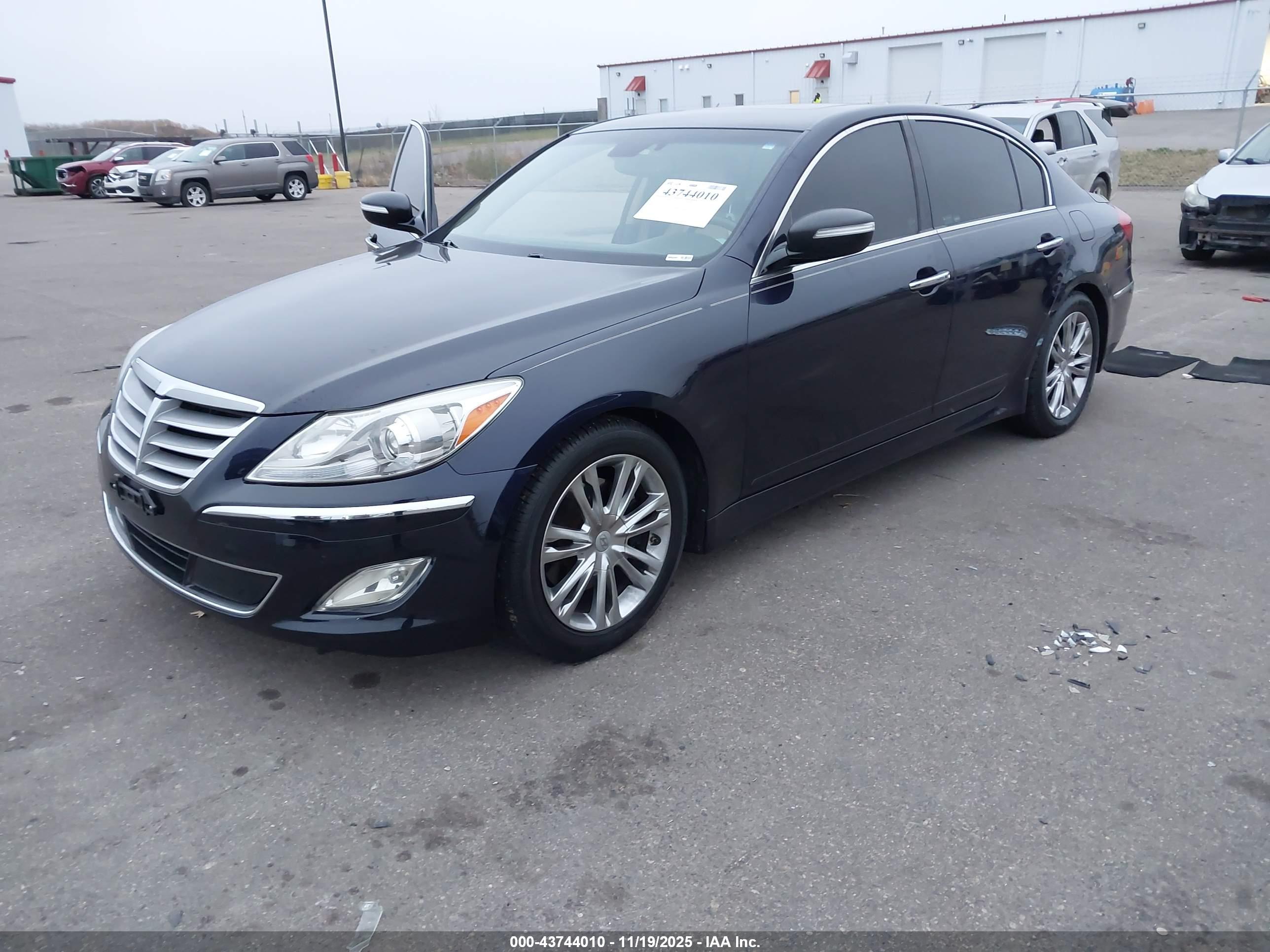 HYUNDAI GENESIS image 2