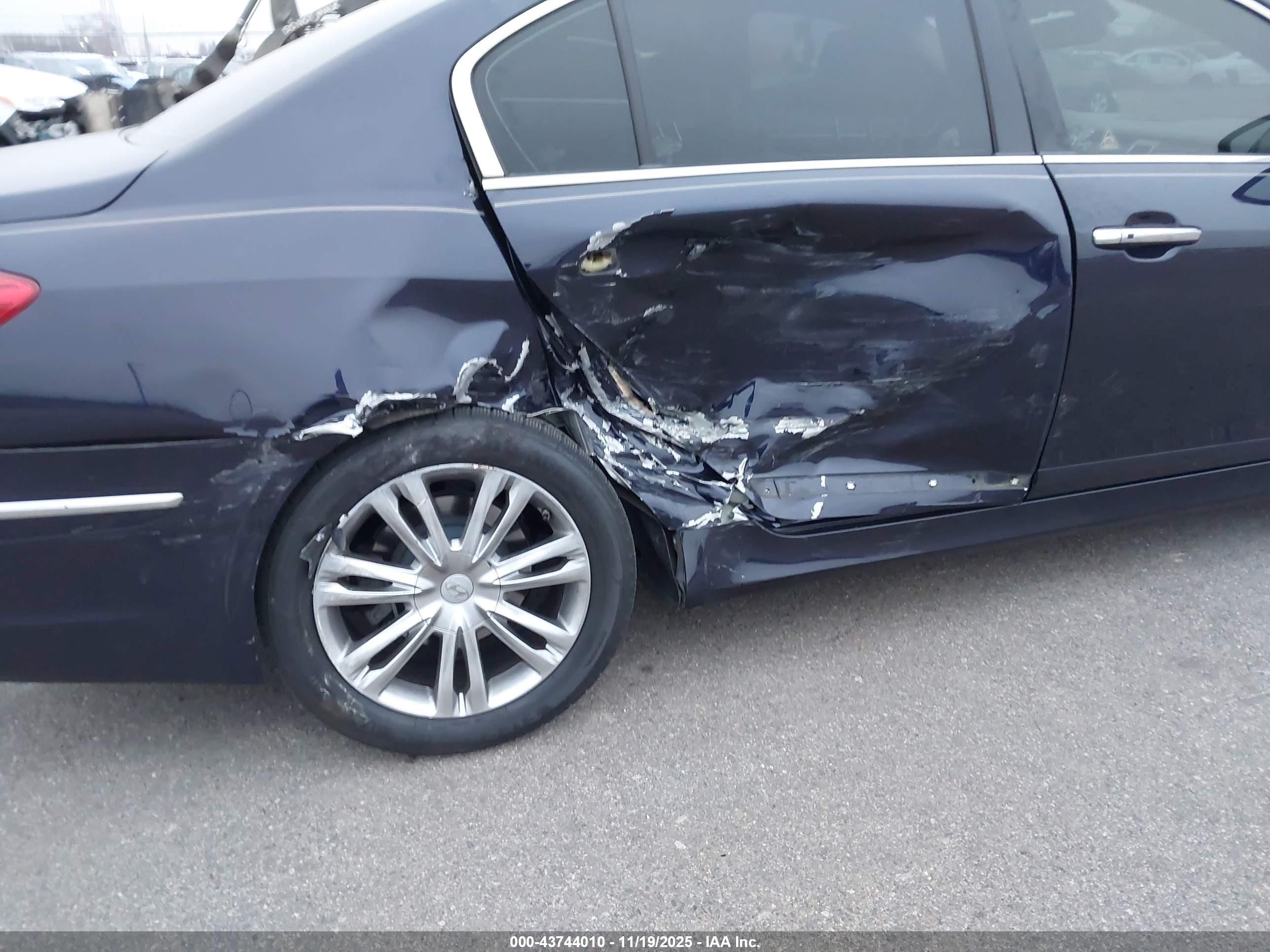 HYUNDAI GENESIS image 6