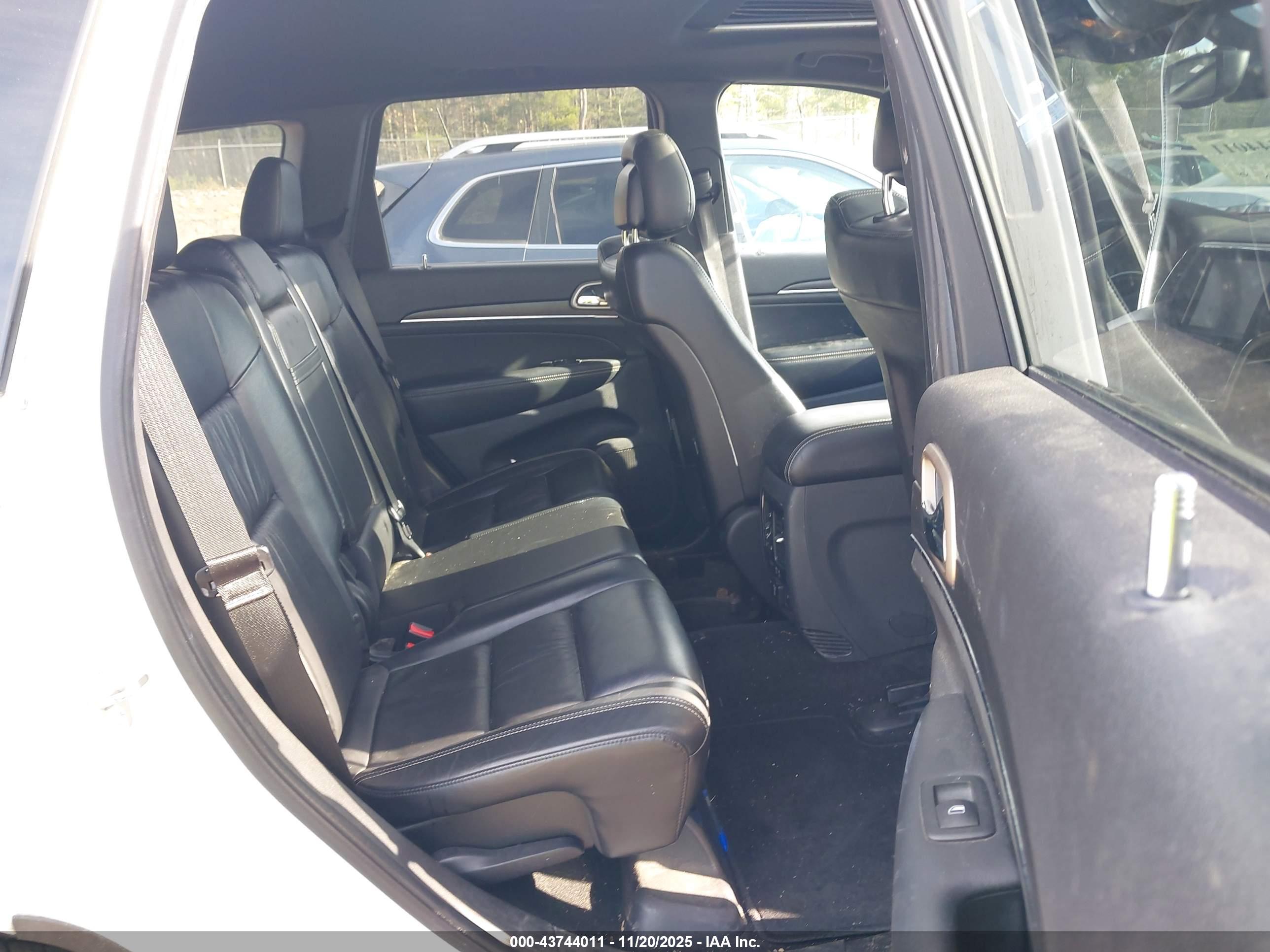 JEEP GRAND image 8